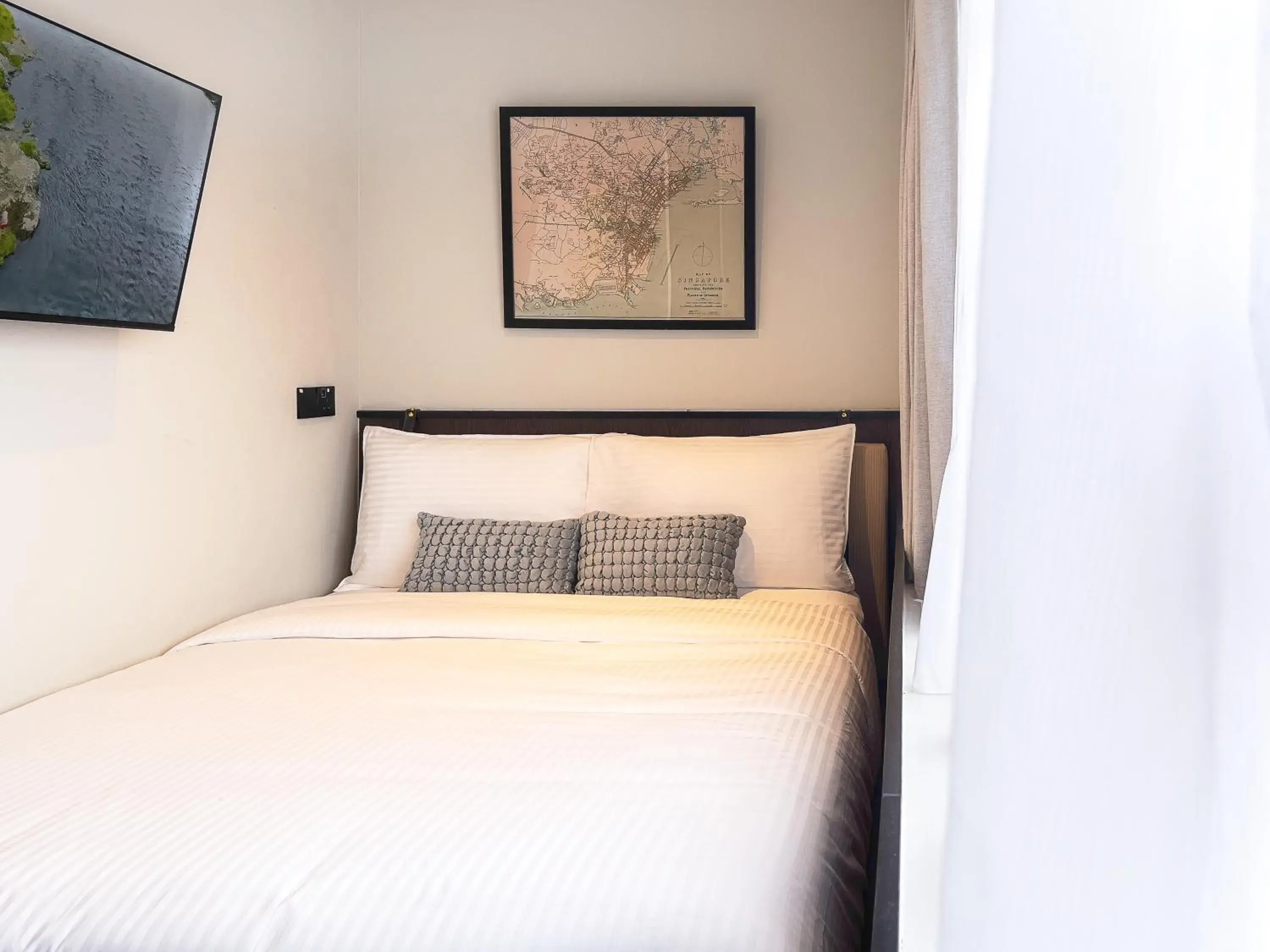 Deluxe Queen in Coliwoo Hotel Kampong Glam - CoLiving Deluxe Queen in Coliwoo Hotel Kampong Glam - CoLiving