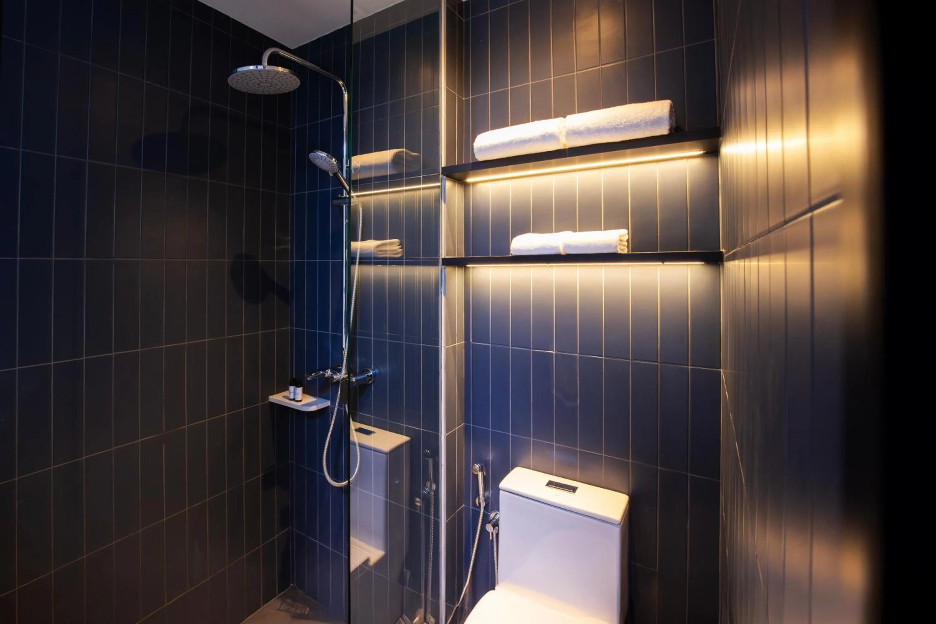 Bathroom in Coliwoo Hotel Kampong Glam - CoLiving