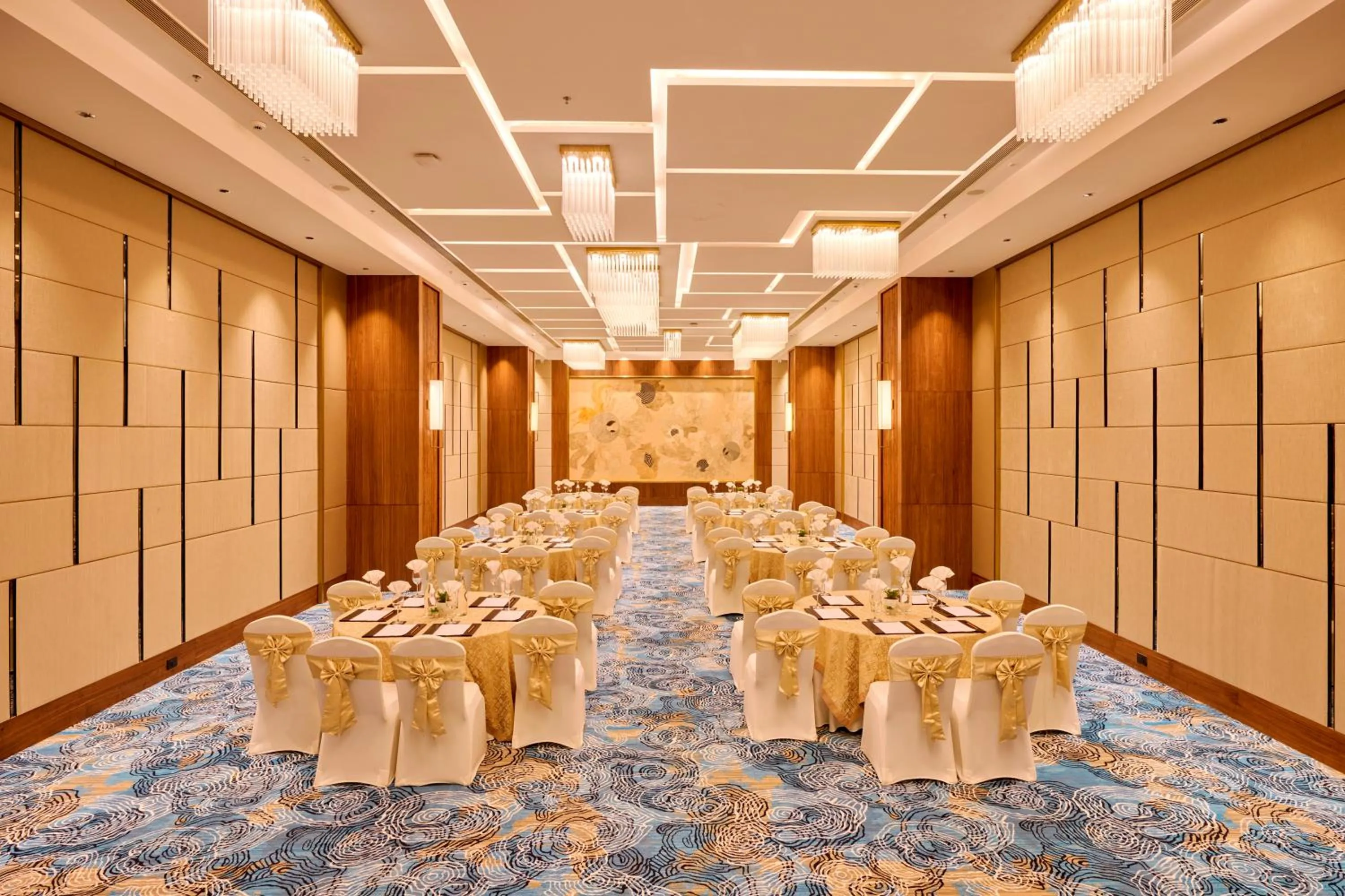 Iris Sarovar Portico