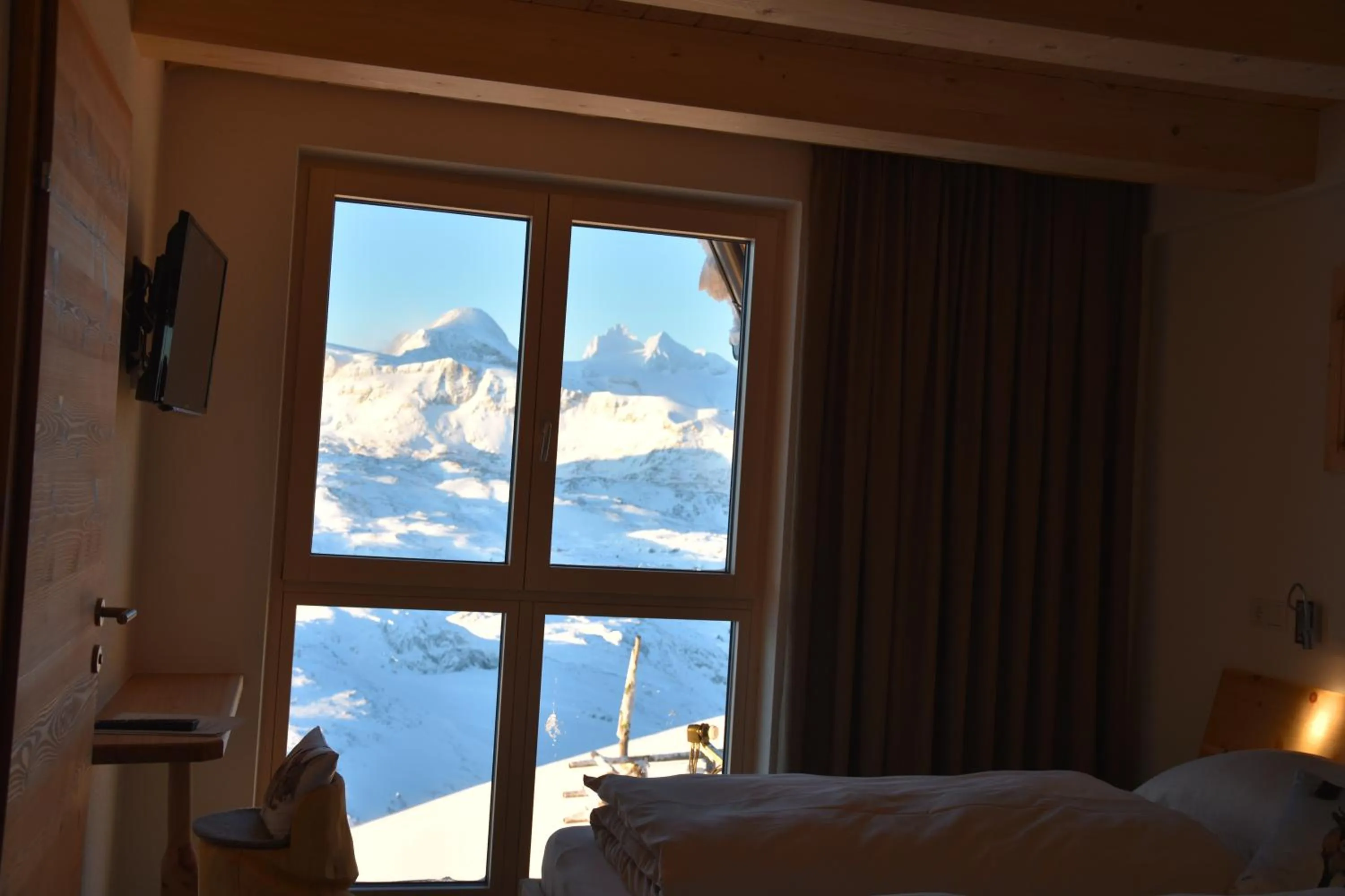 Mountain view, Bed in Lodge am Krippenstein