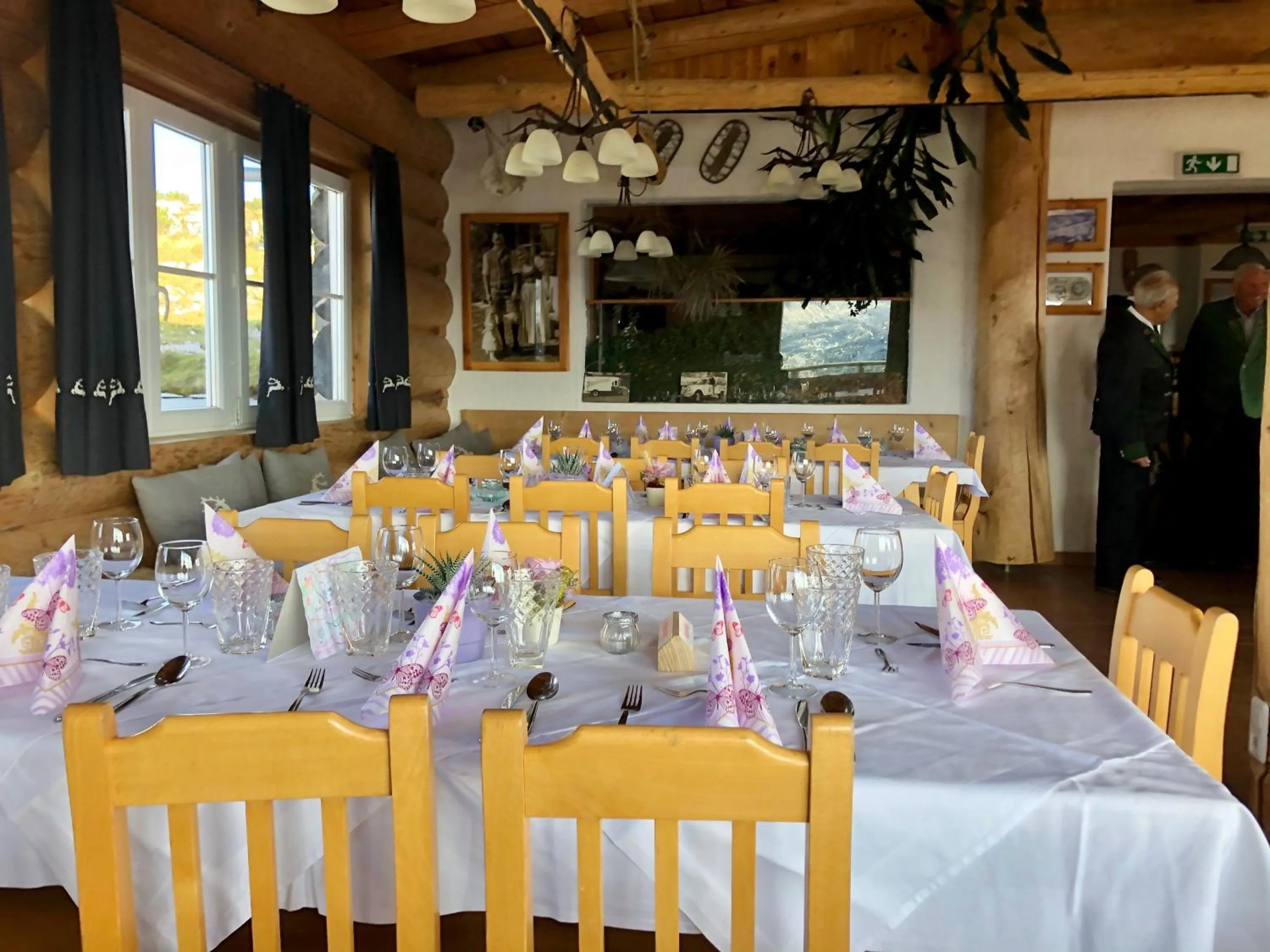 Restaurant/places to eat in Lodge am Krippenstein