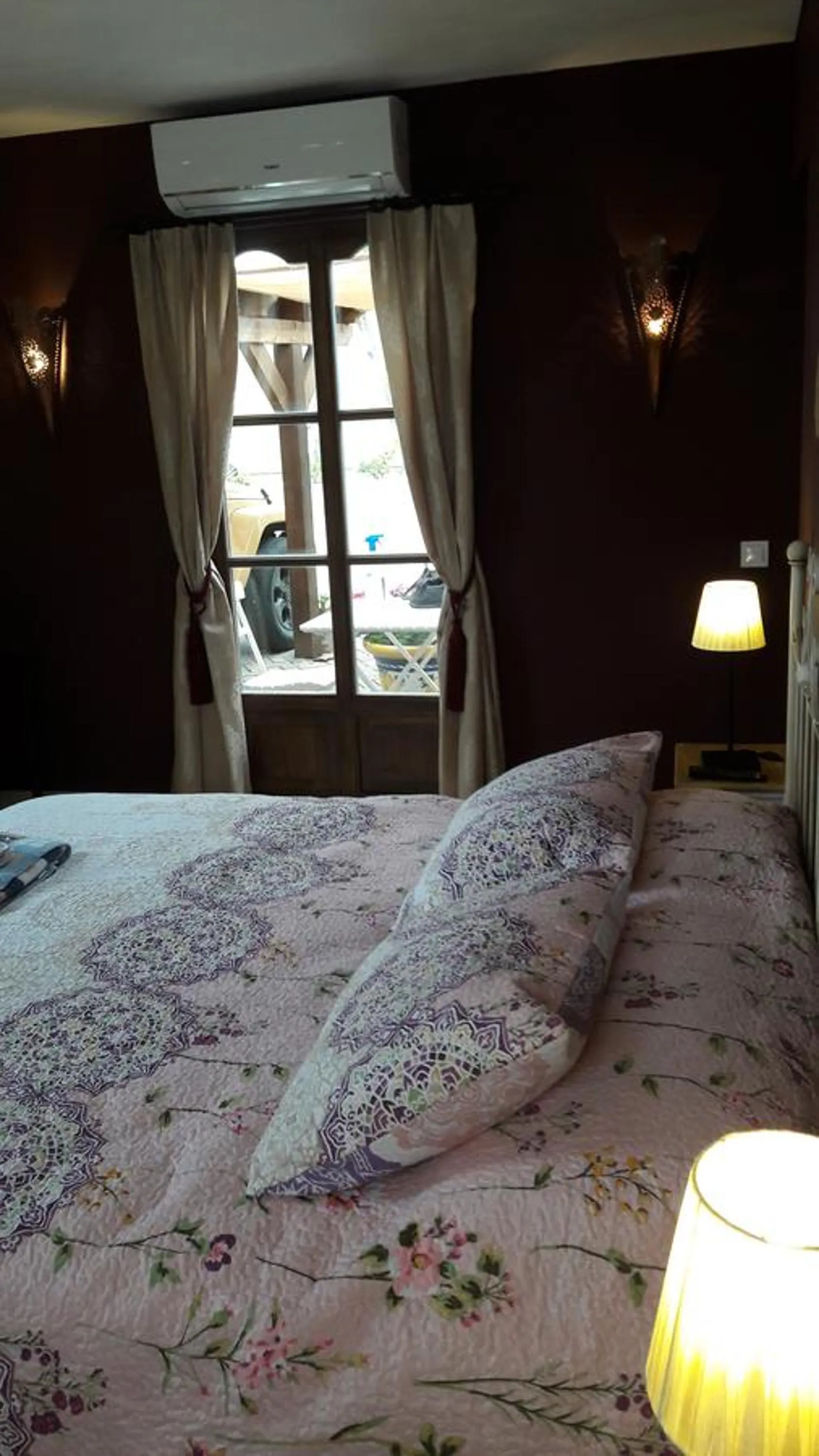 Bathroom, Bed in Casa Roble B&B