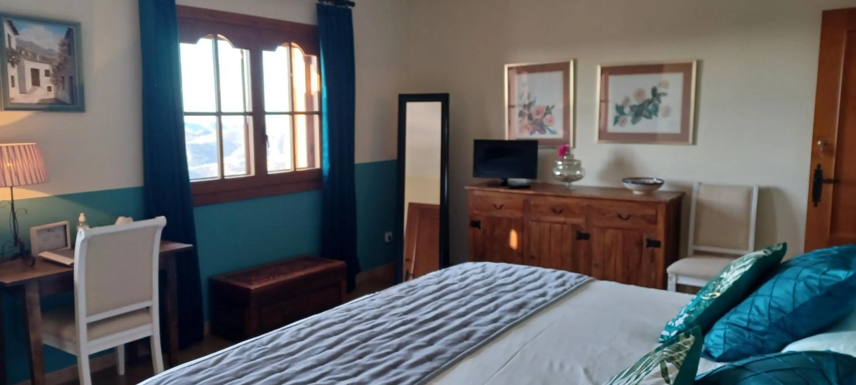 Bed in Casa Roble B&B