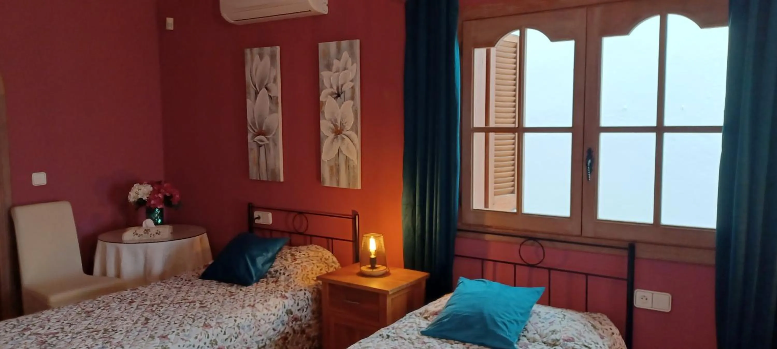 Bed in Casa Roble B&B