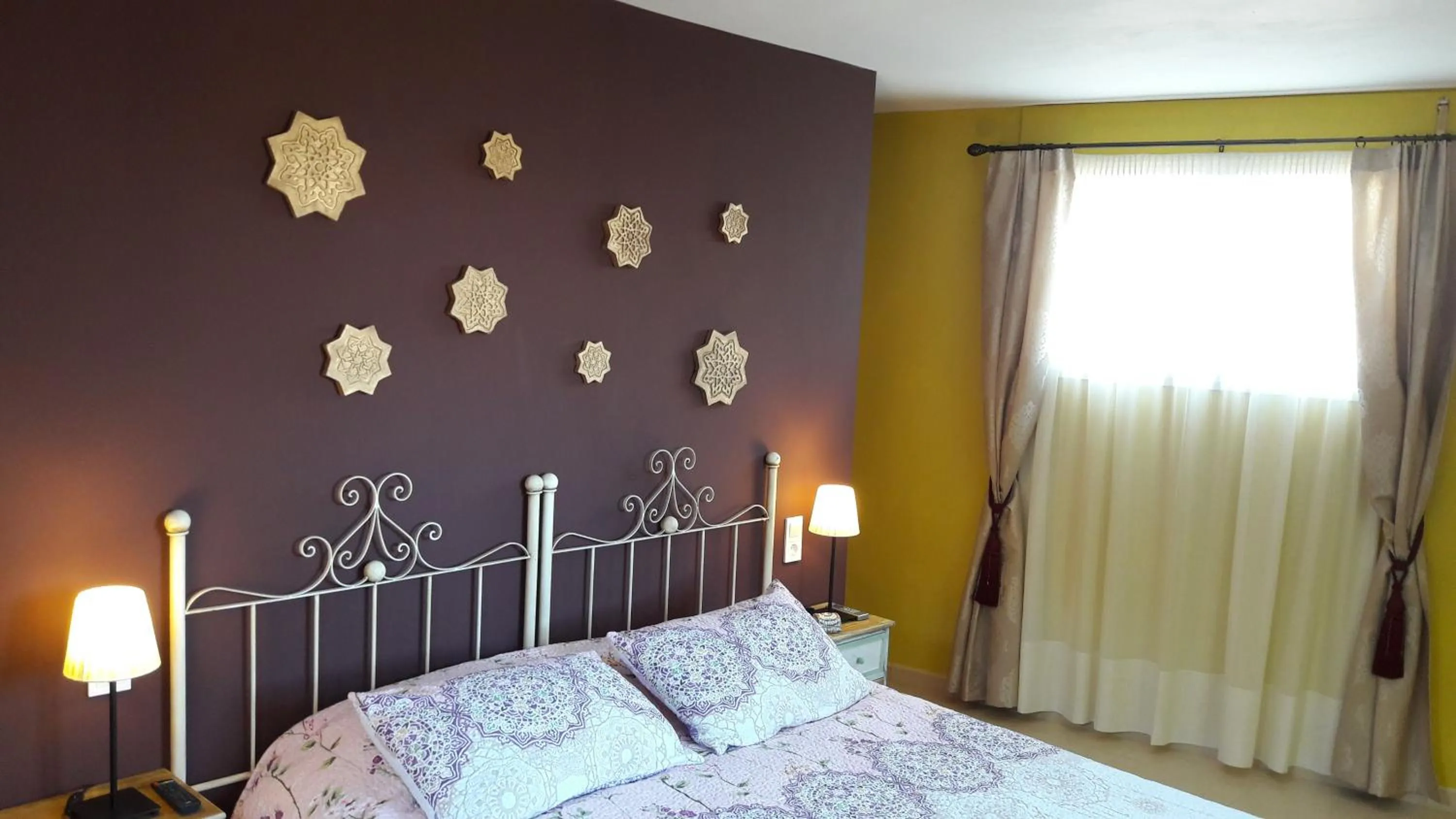 Bathroom, Bed in Casa Roble B&B