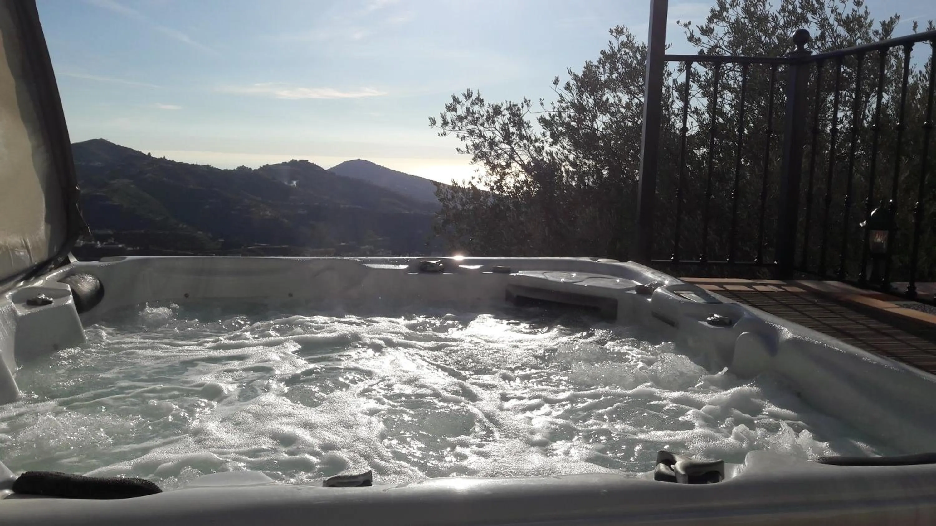 Hot Tub in Casa Roble B&B