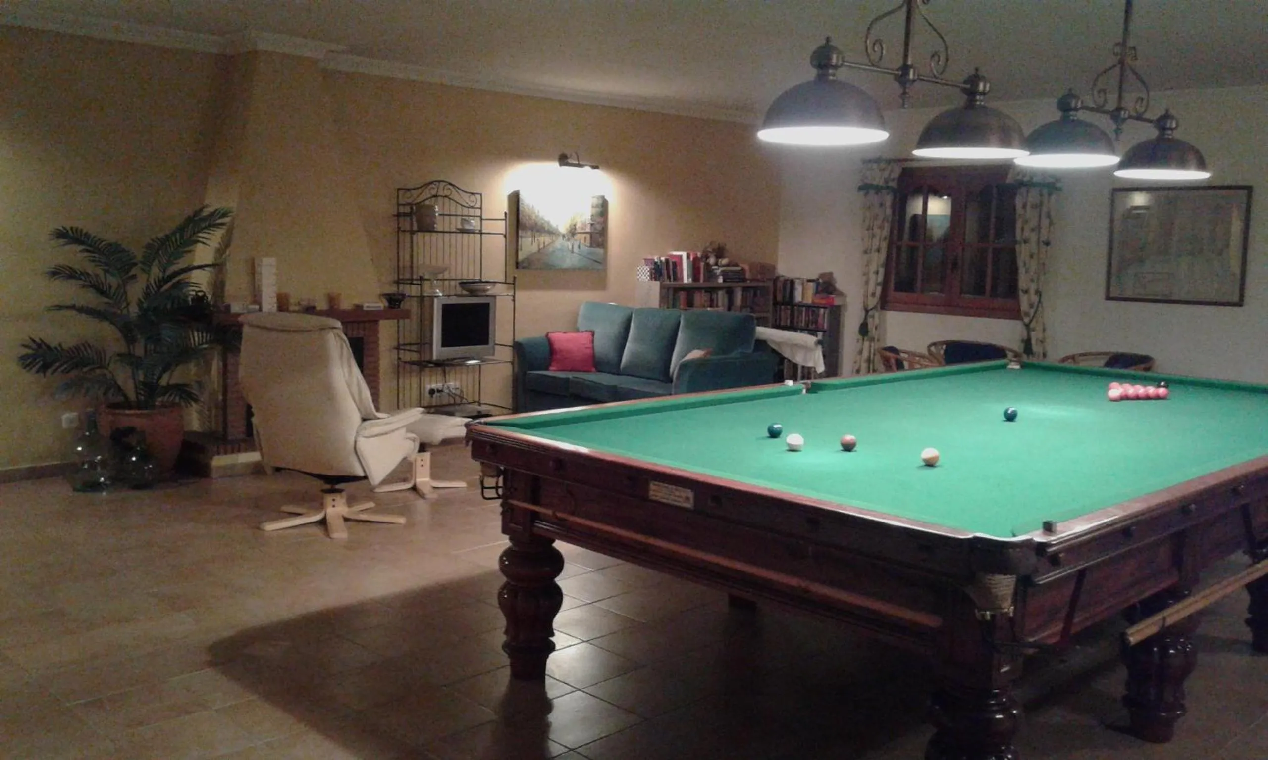 Communal lounge/ TV room in Casa Roble B&B