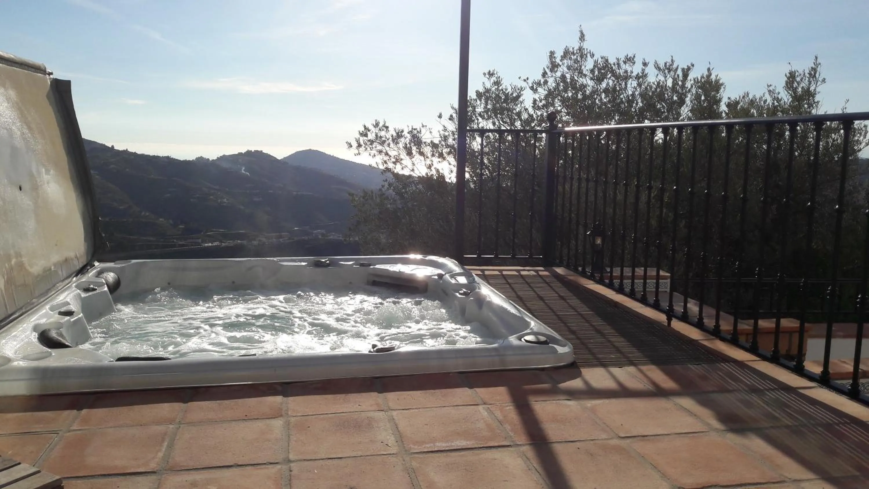 Hot Tub in Casa Roble B&B