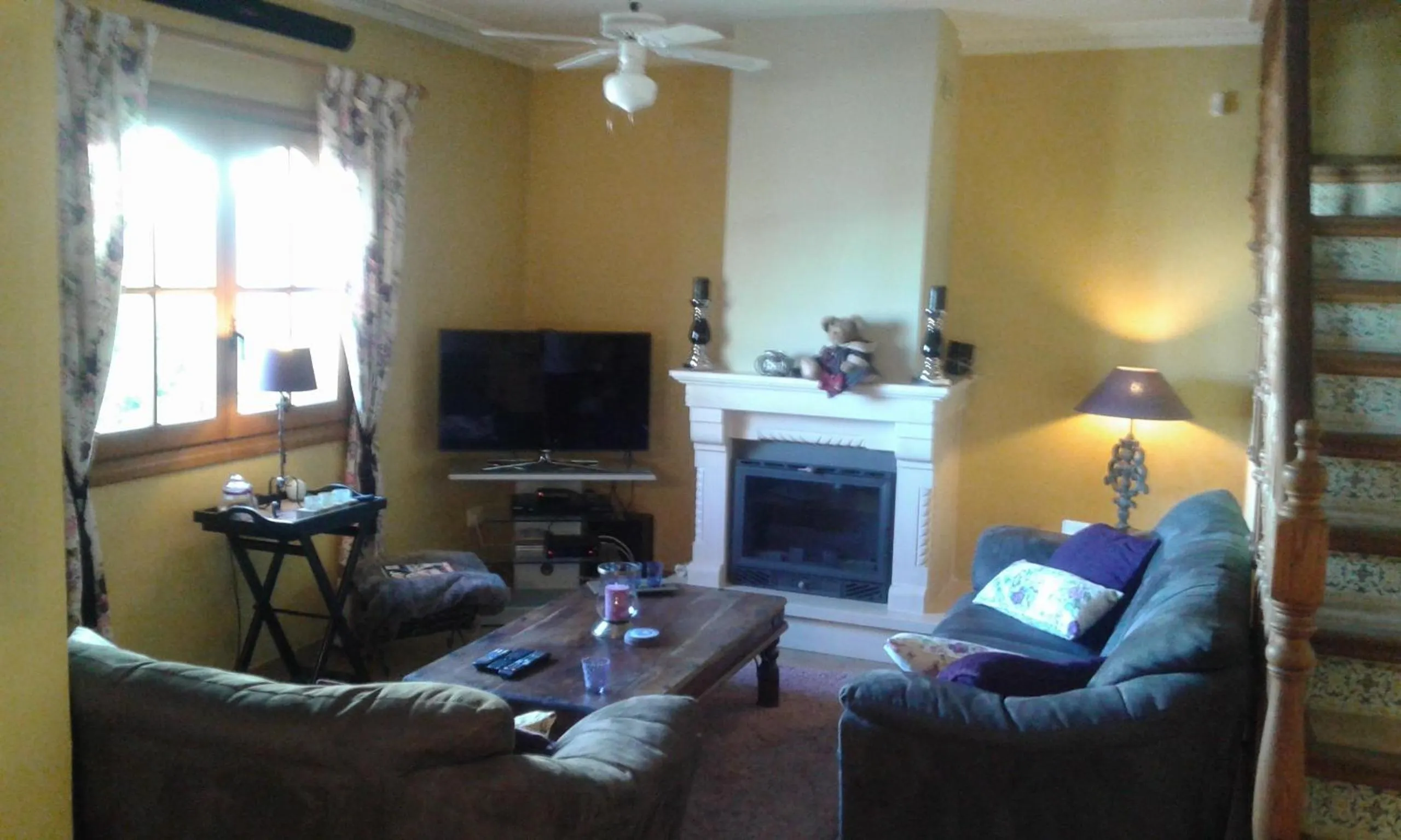 Communal lounge/ TV room in Casa Roble B&B