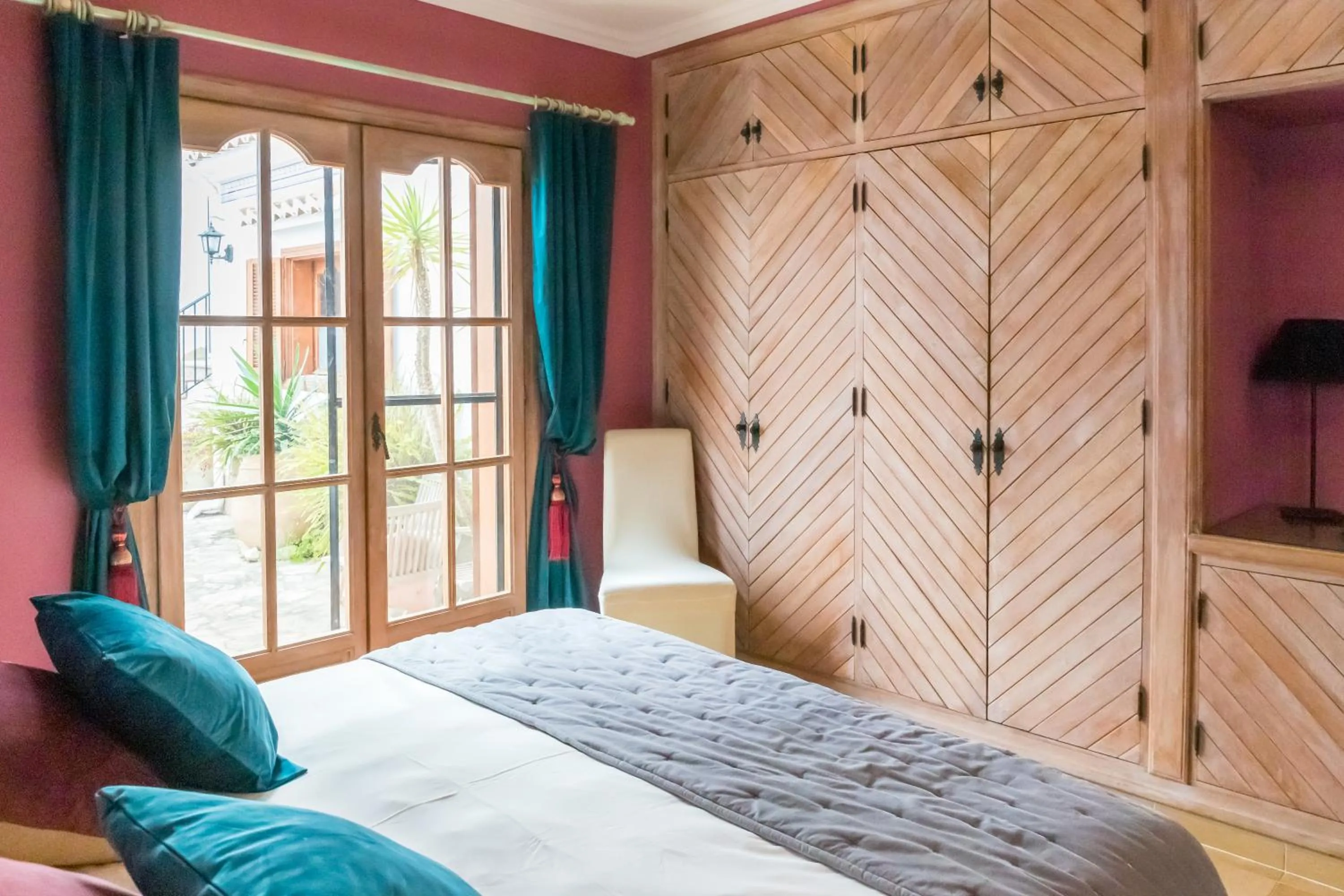 Bed in Casa Roble B&B