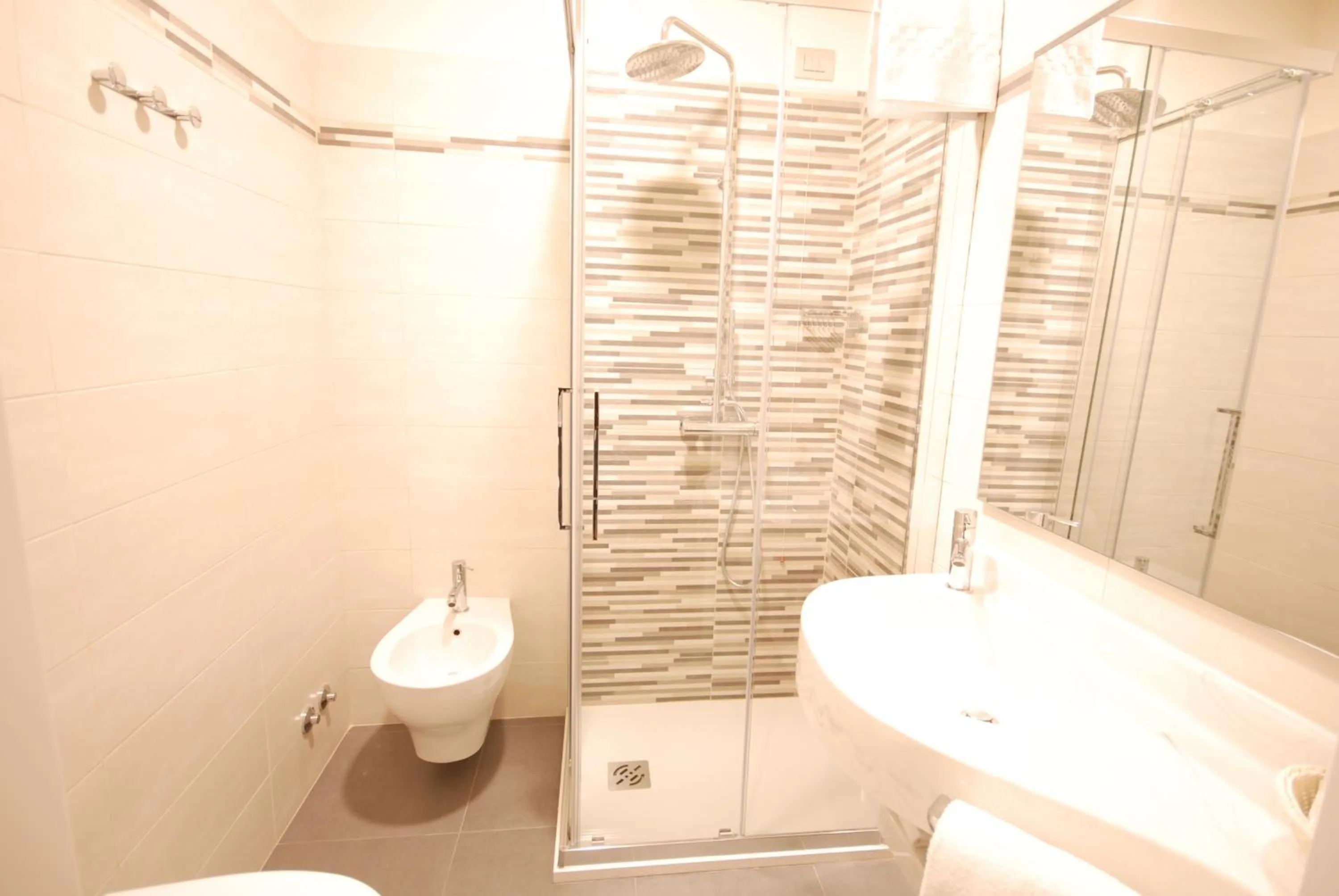 Shower in Hotel Giardino