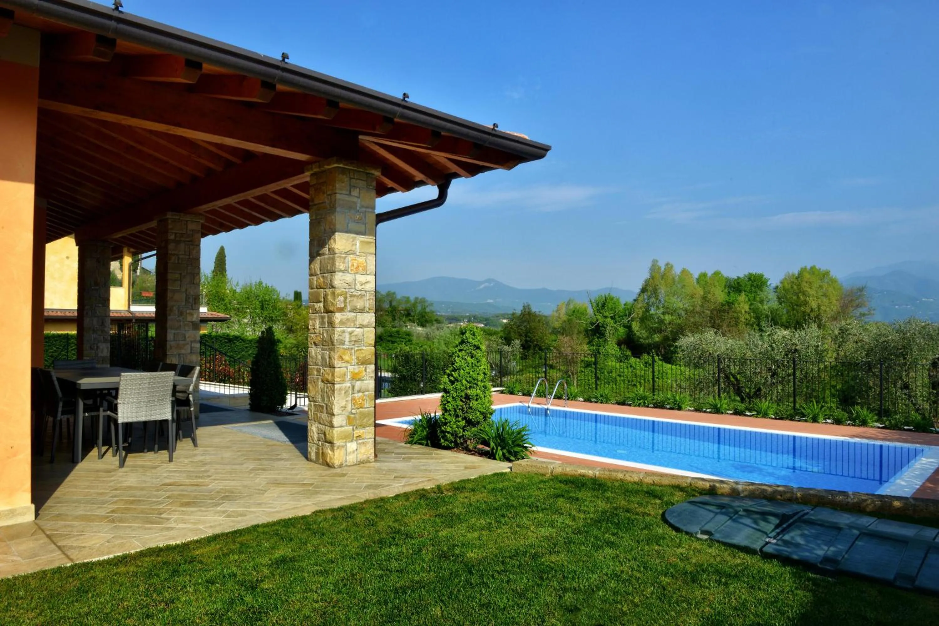 Garden view in Villa Artemia