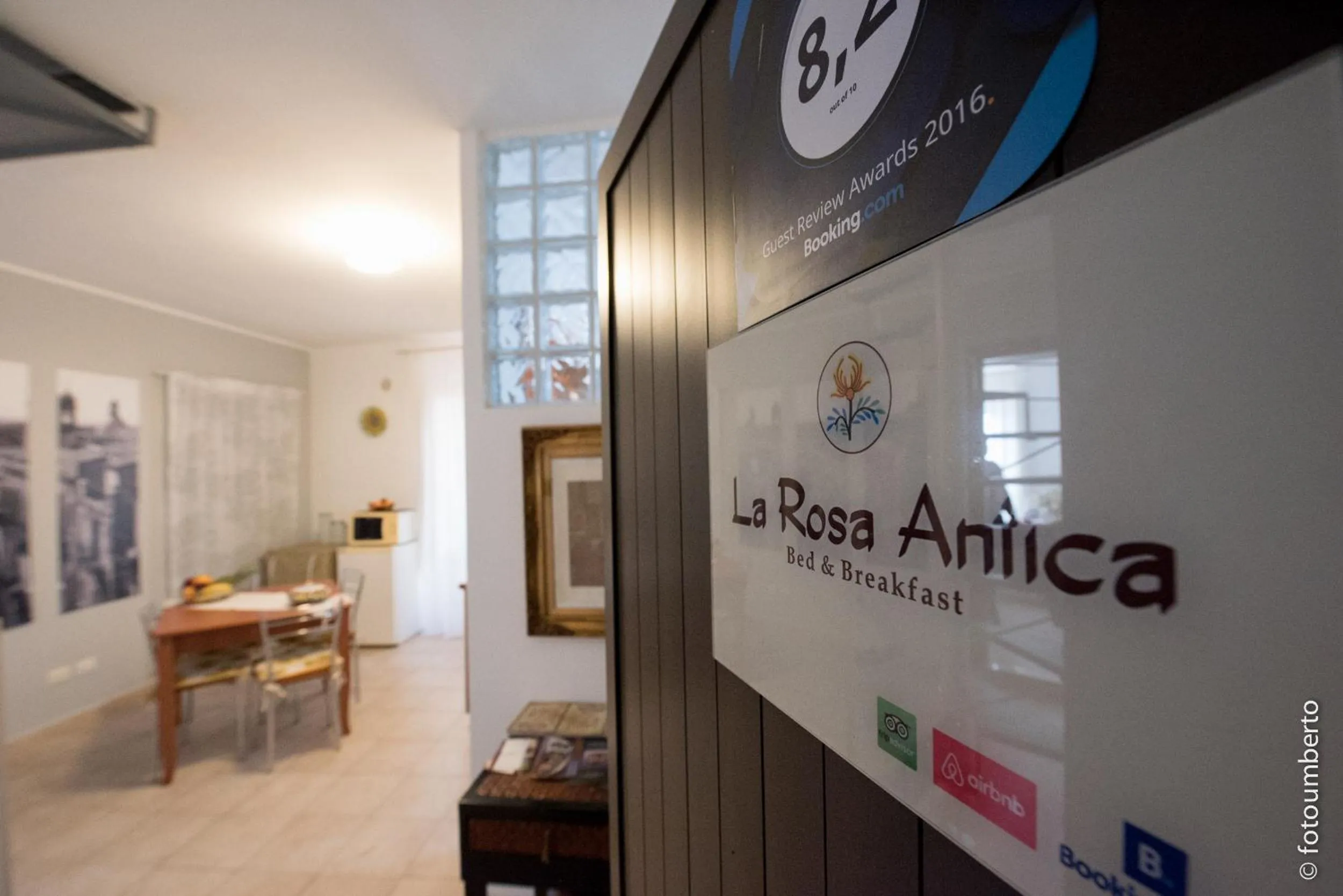 Communal lounge/ TV room in La Rosa Antica