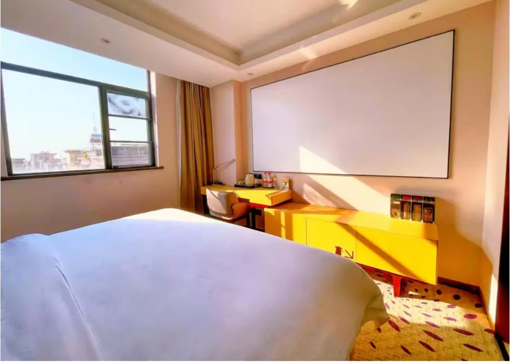 Photo of the whole room, Bed in Lavande Hotel Shenzhen International Convention and Exhibition Center Fuhai West Subway Station