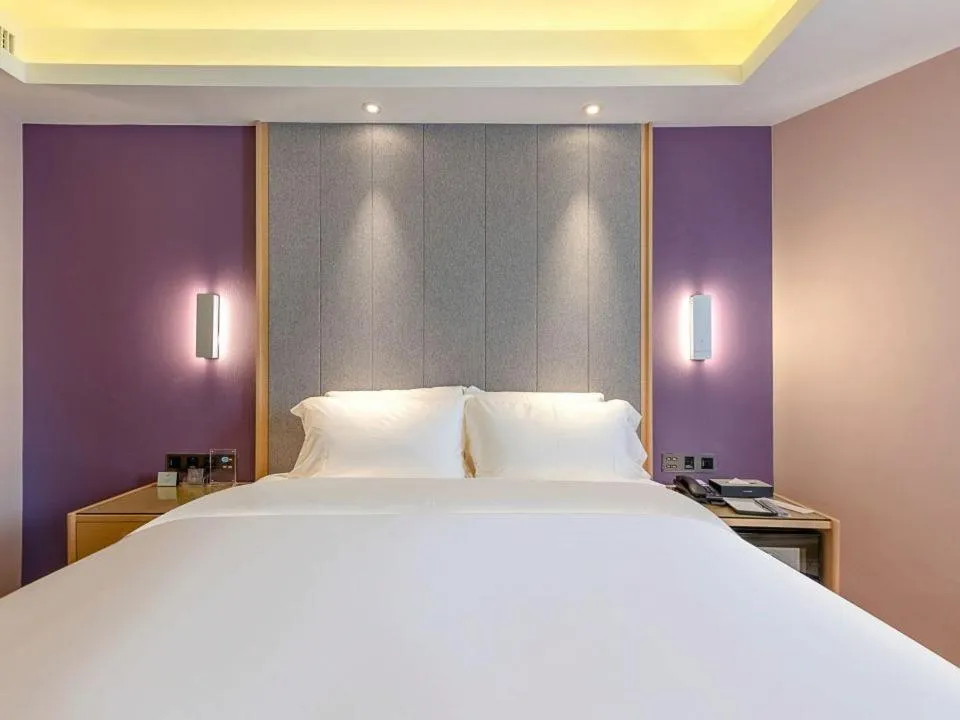 Bed in Lavande Hotel Shenzhen International Convention and Exhibition Center Fuhai West Subway Station