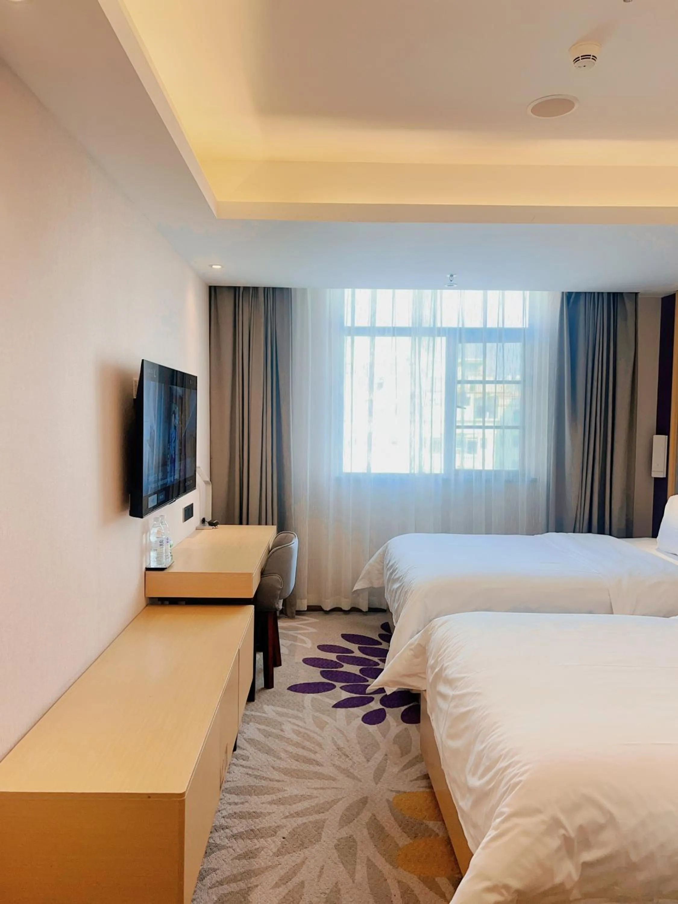 Photo of the whole room, Bed in Lavande Hotel Shenzhen International Convention and Exhibition Center Fuhai West Subway Station