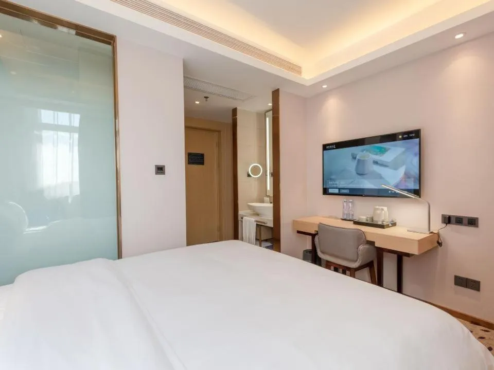 Bed in Lavande Hotel Shenzhen International Convention and Exhibition Center Fuhai West Subway Station