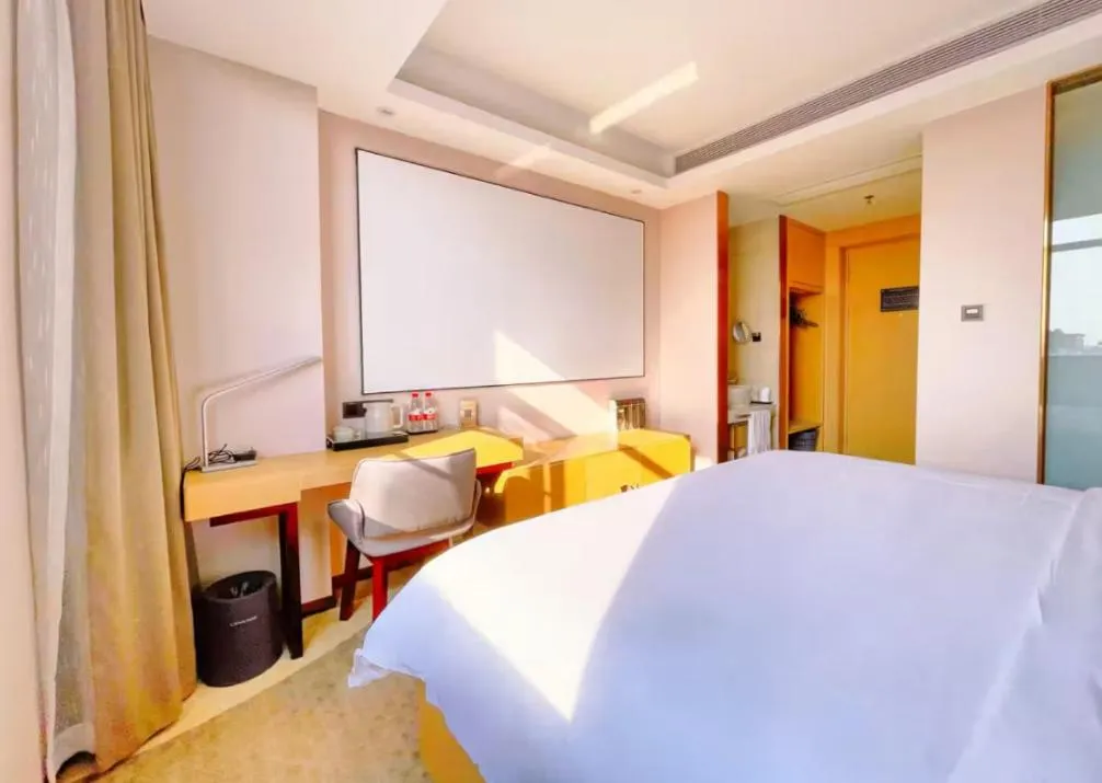 Bed in Lavande Hotel Shenzhen International Convention and Exhibition Center Fuhai West Subway Station