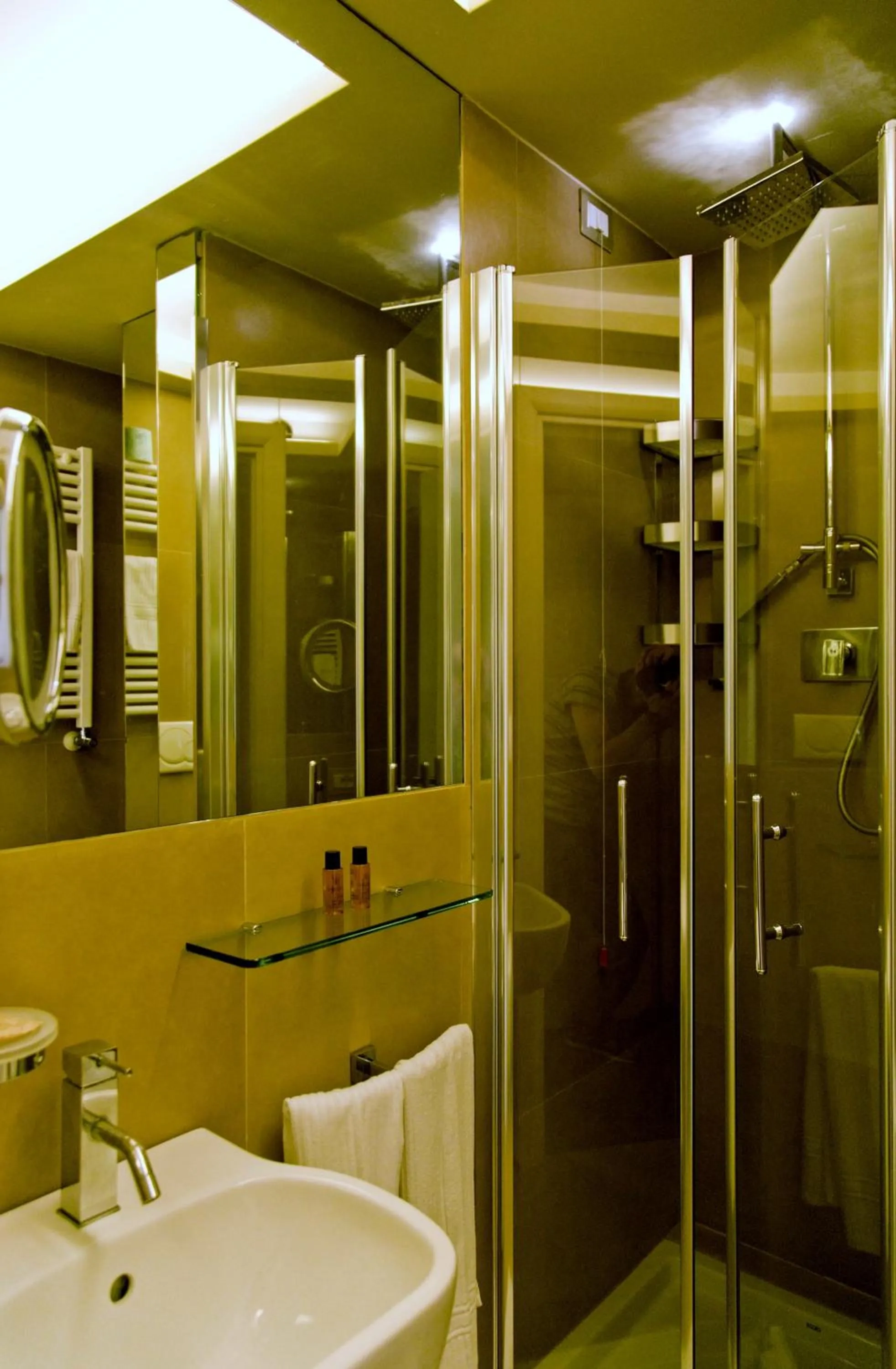 Bathroom in Hotel Valeri