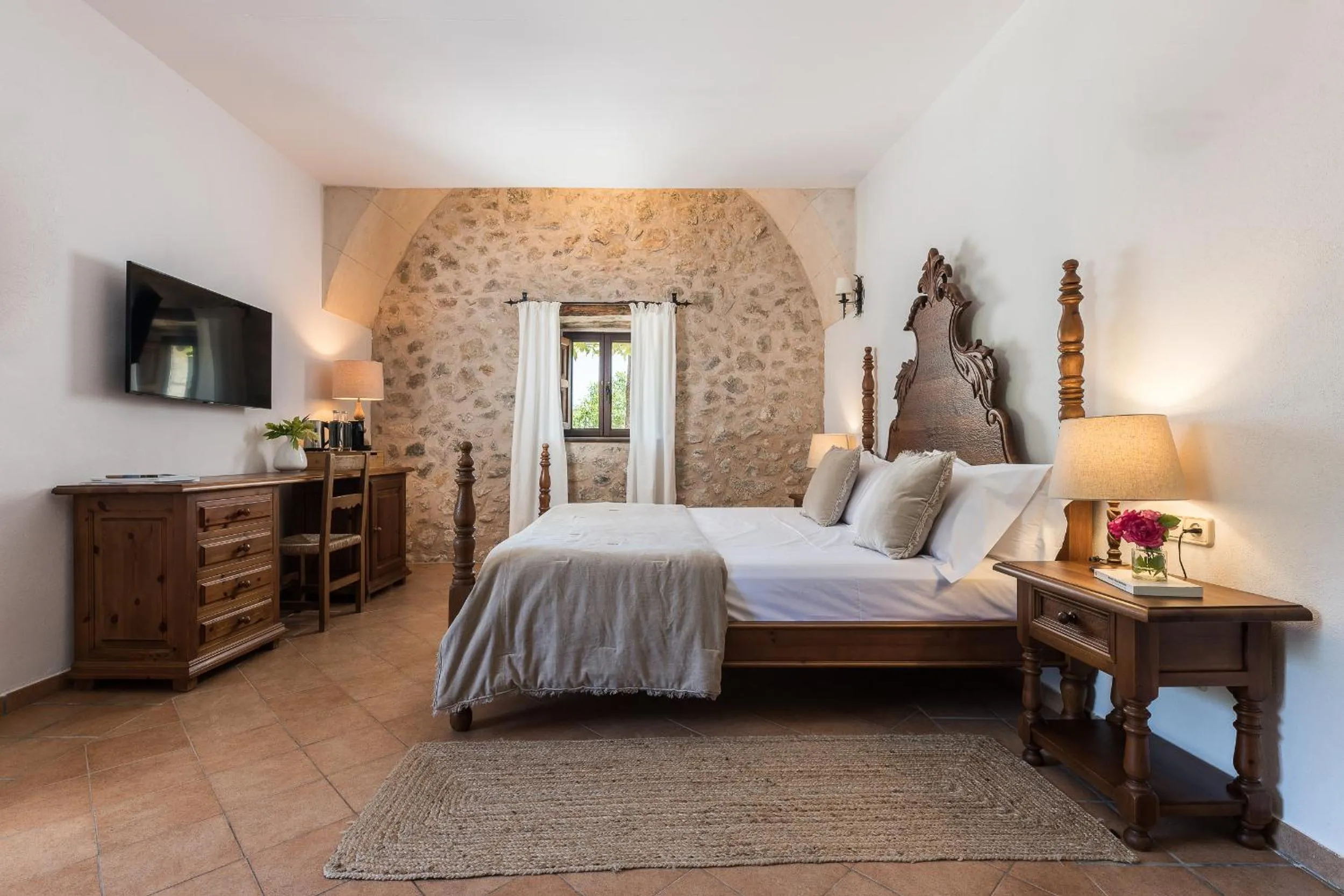 Coffee/tea facilities, Bed in Ca'n Beneït