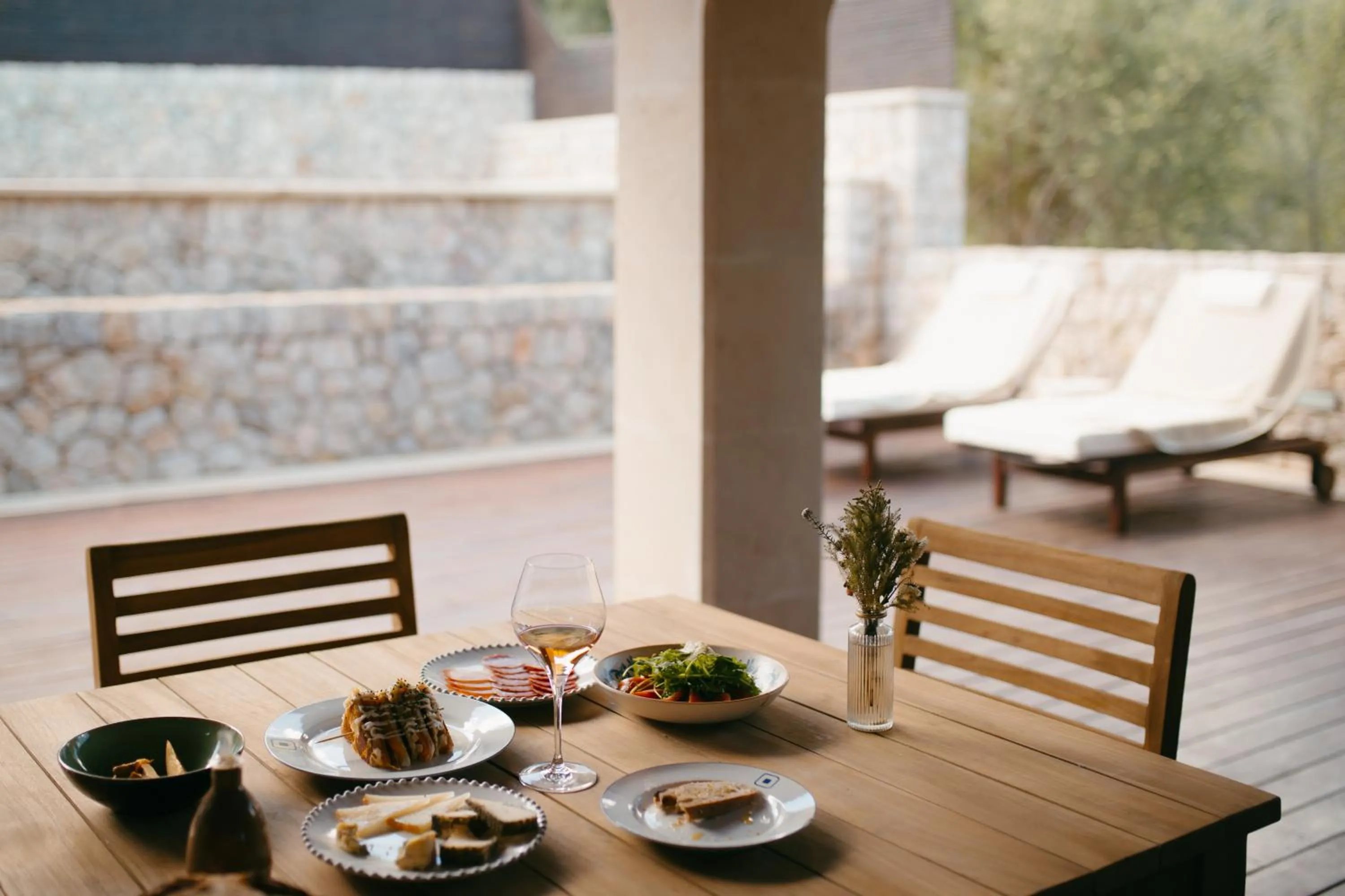 room service in Ca'n Beneït