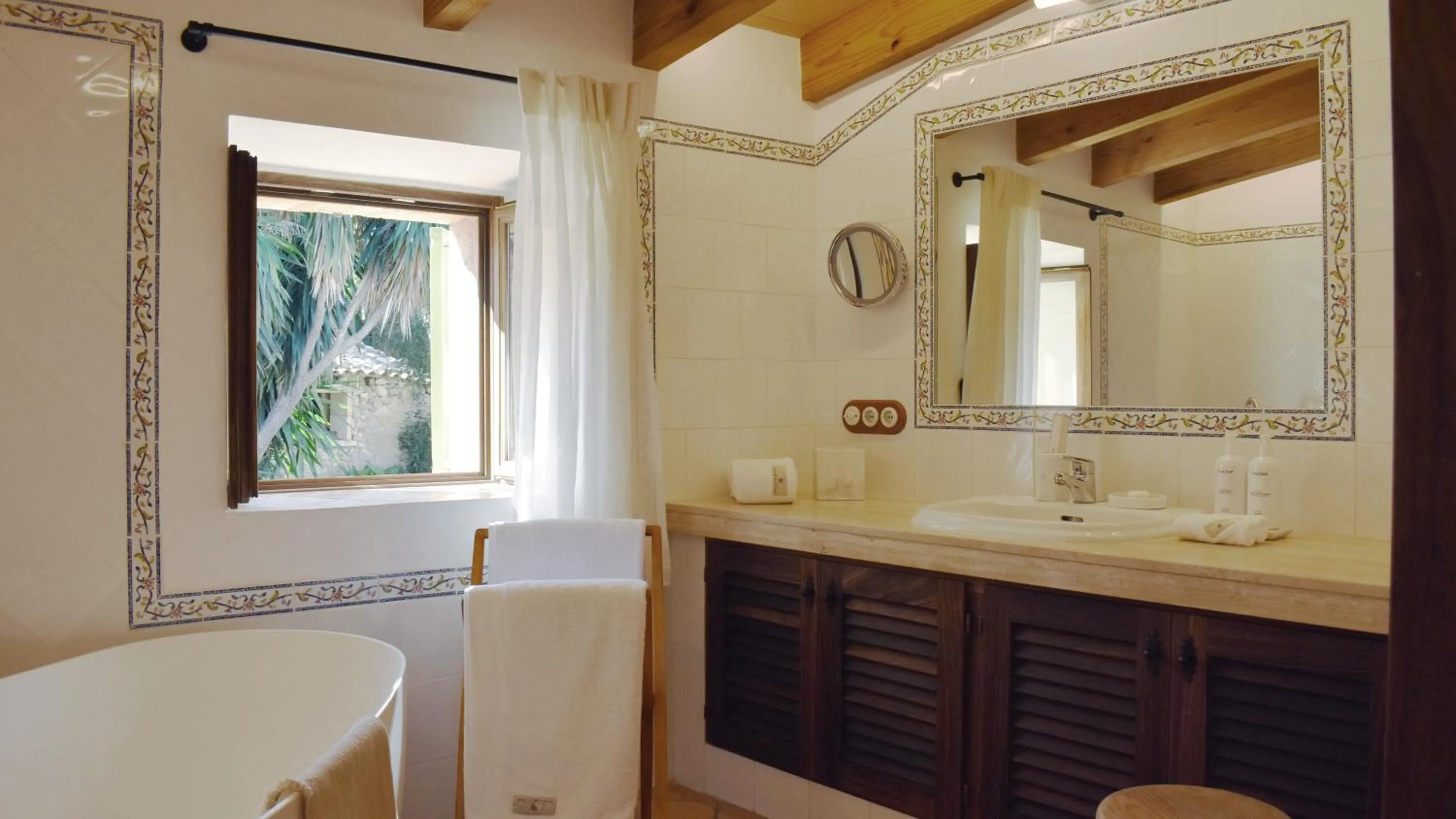 Bathroom in Ca'n Beneït