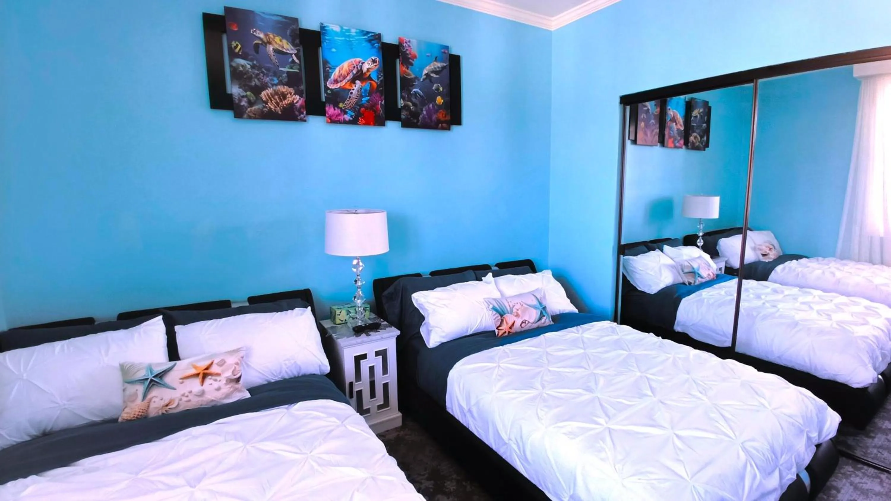 Bed in Waikiki Beach Tower