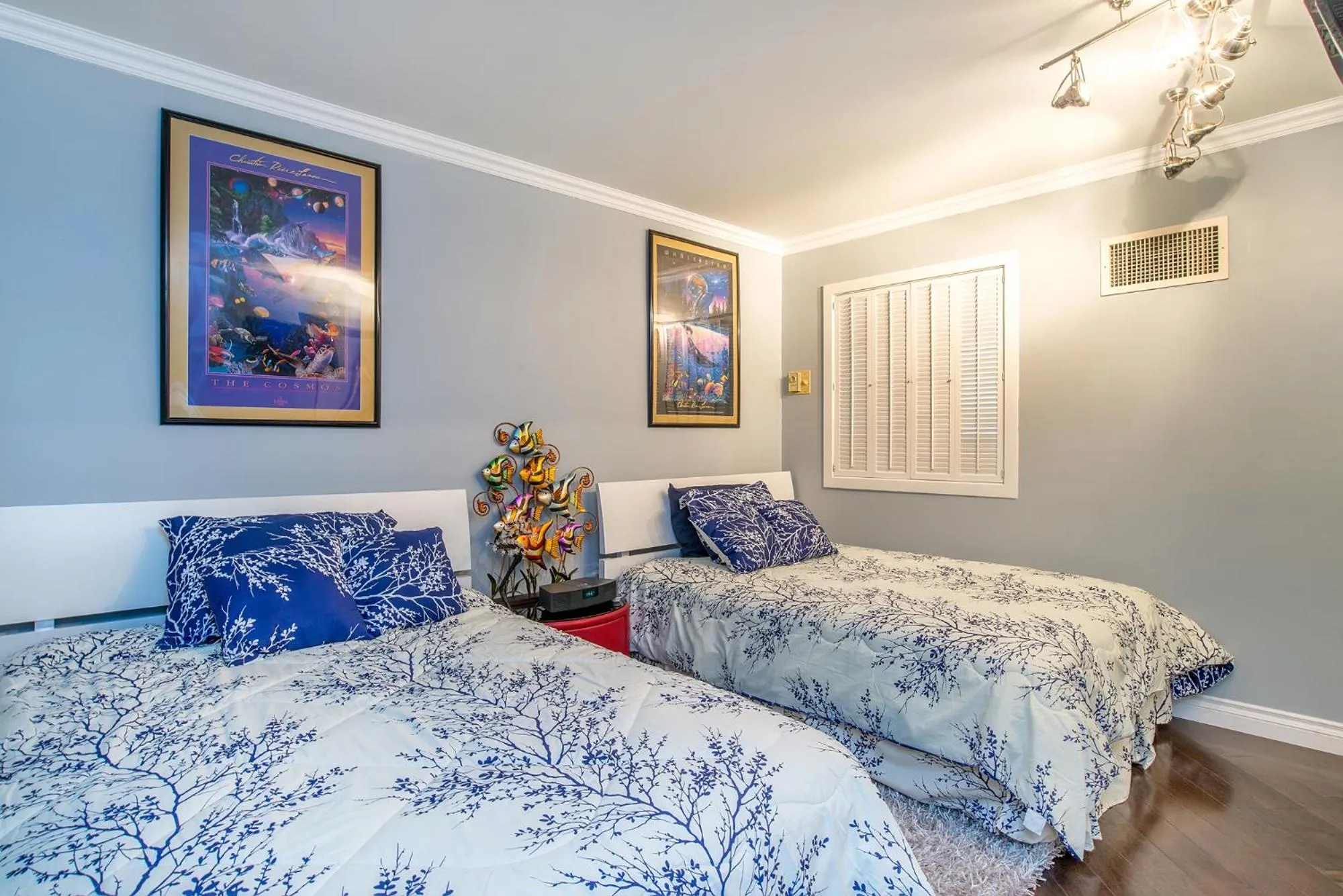 Bed in Waikiki Beach Tower