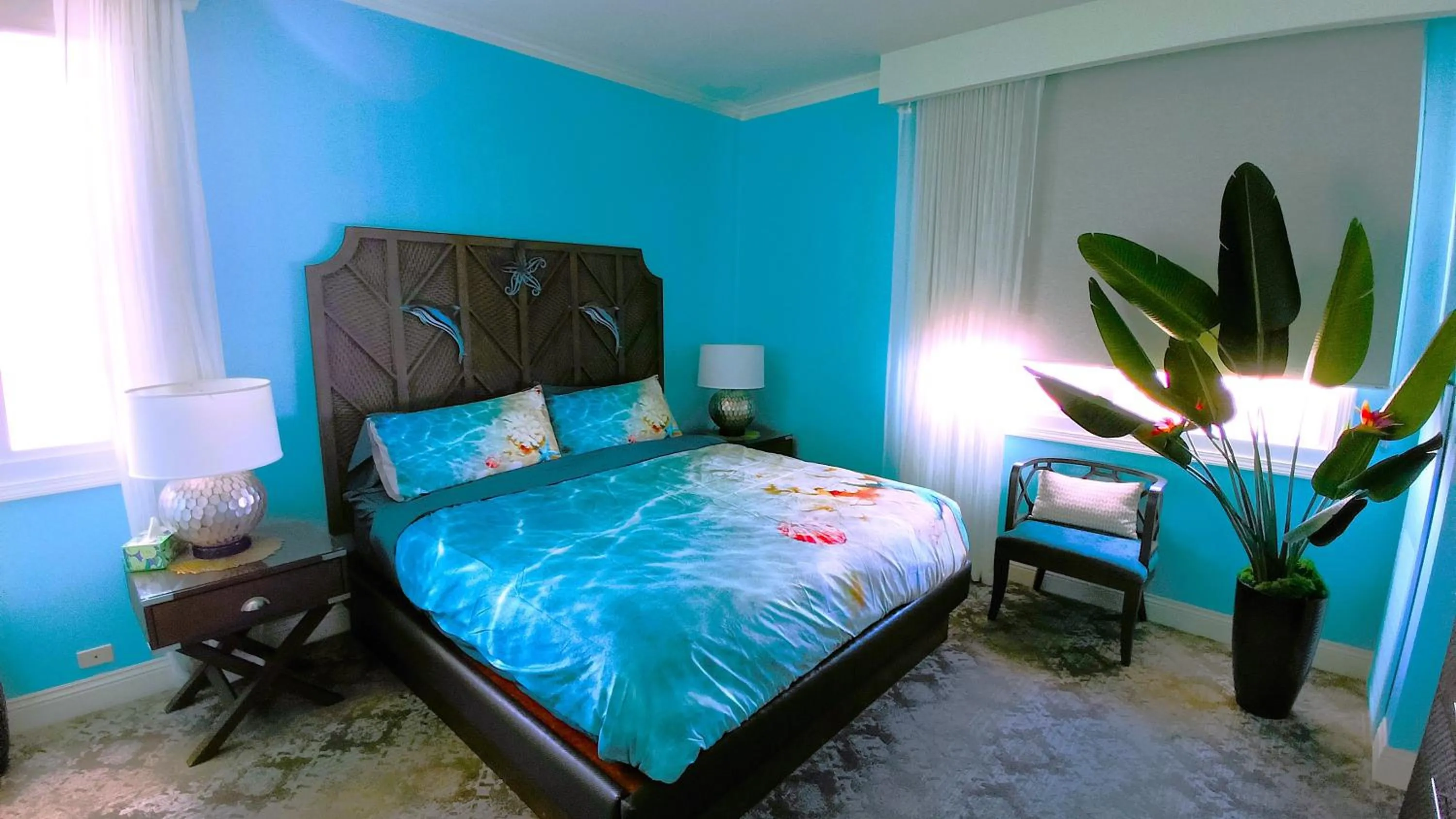 Bed in Waikiki Beach Tower