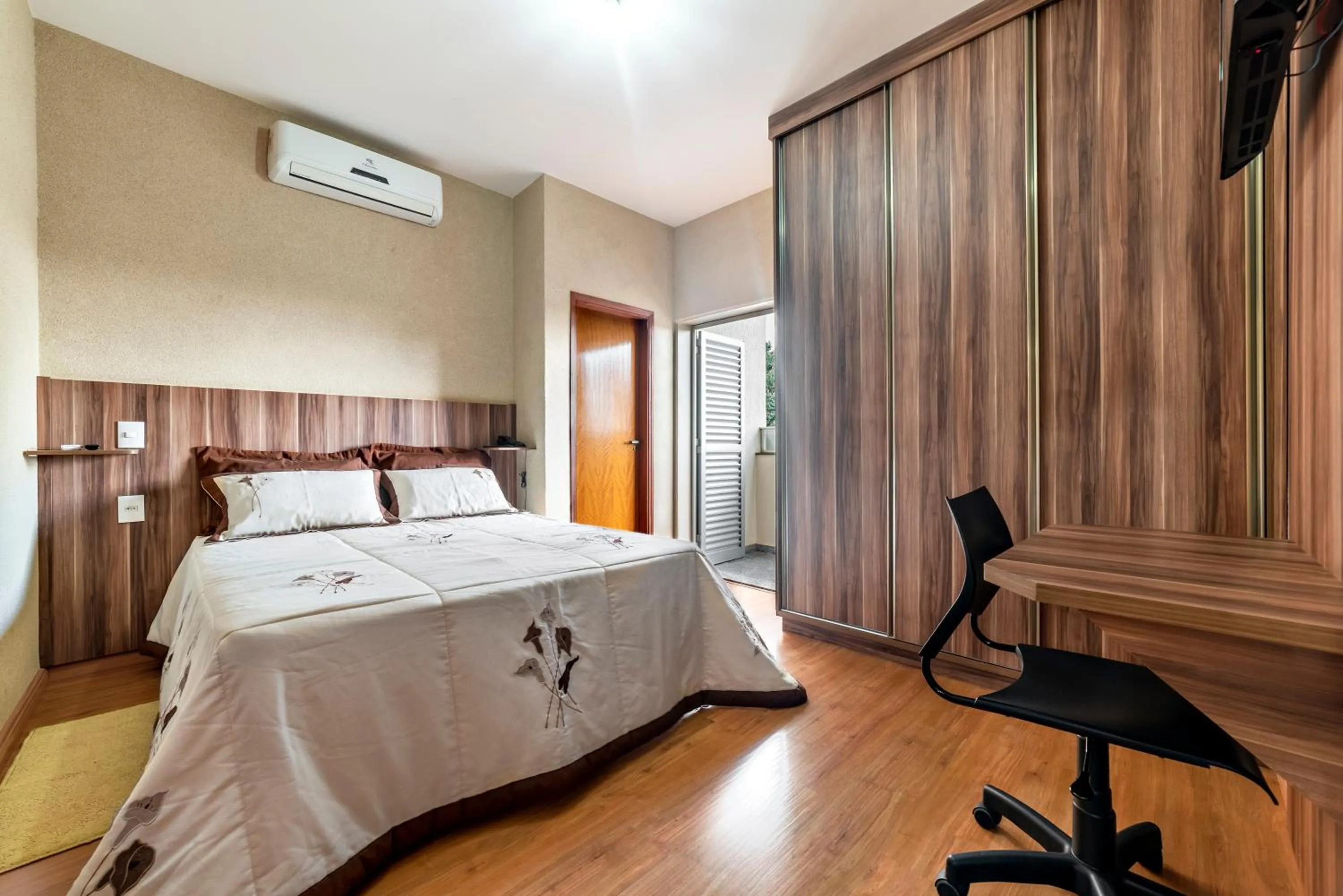 Bed in Solar Plaza Hotel