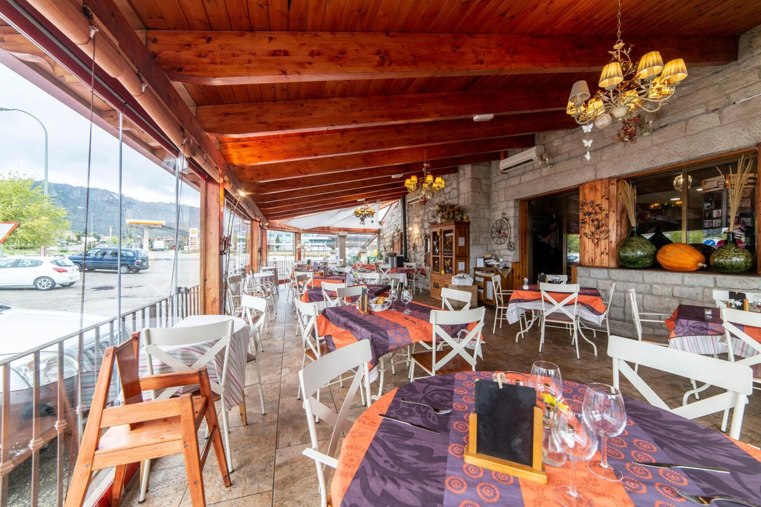 Restaurant/places to eat in Hotel Mavi