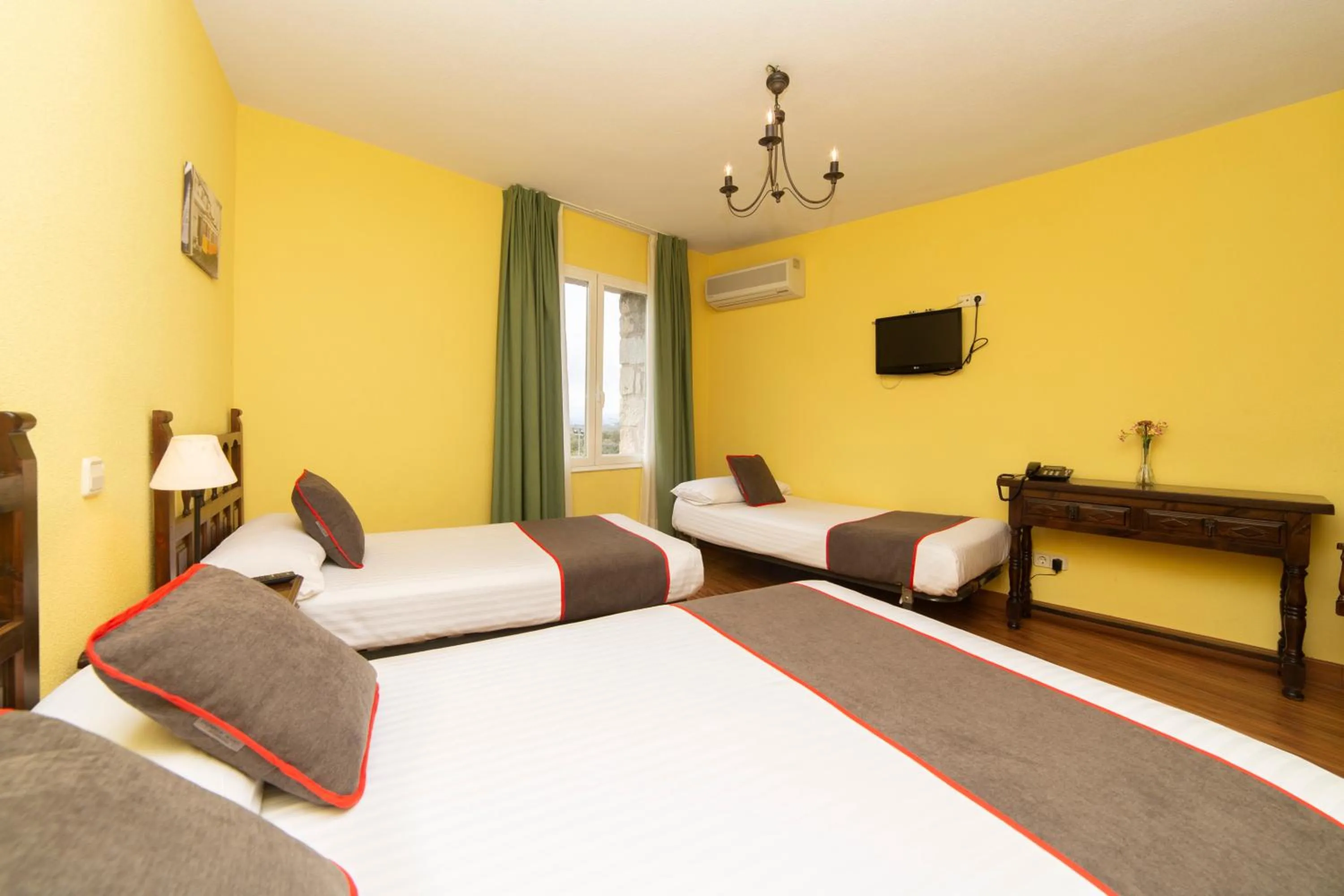 Photo of the whole room, Bed in Hotel Mavi