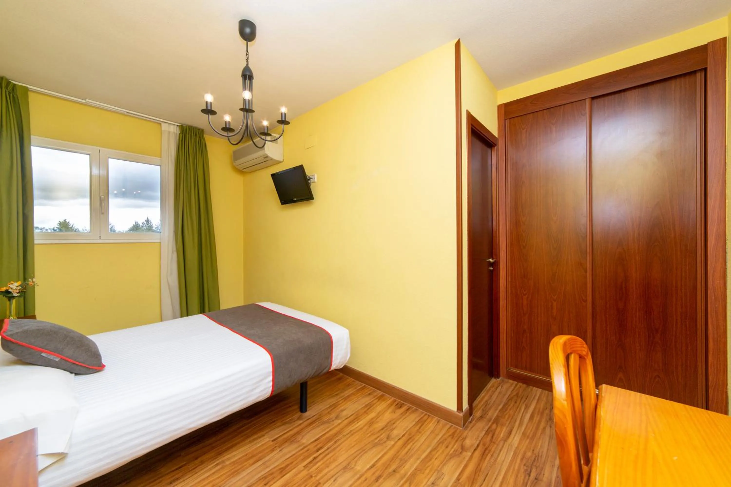 Photo of the whole room, Bed in Hotel Mavi