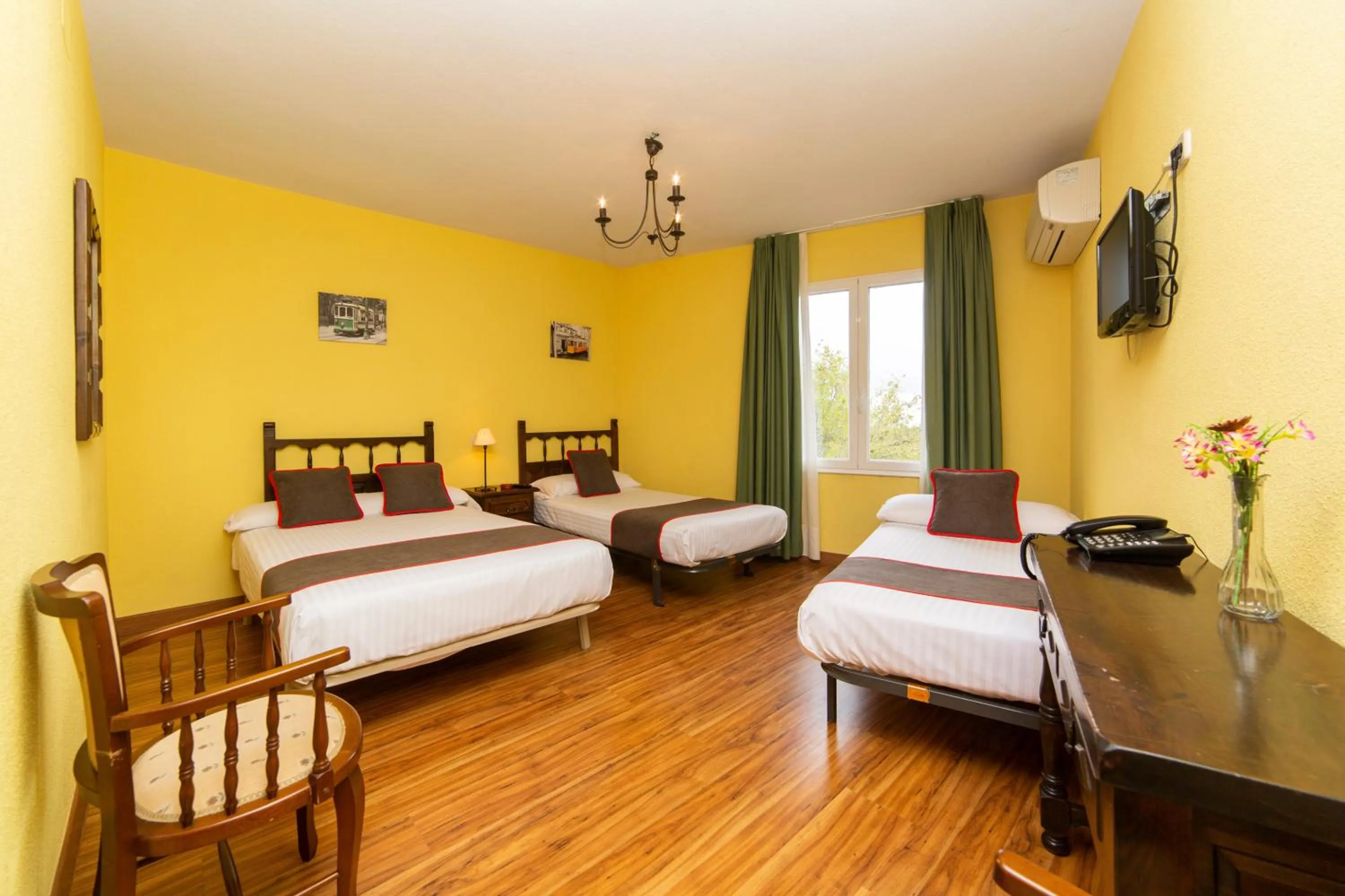 Photo of the whole room, Bed in Hotel Mavi