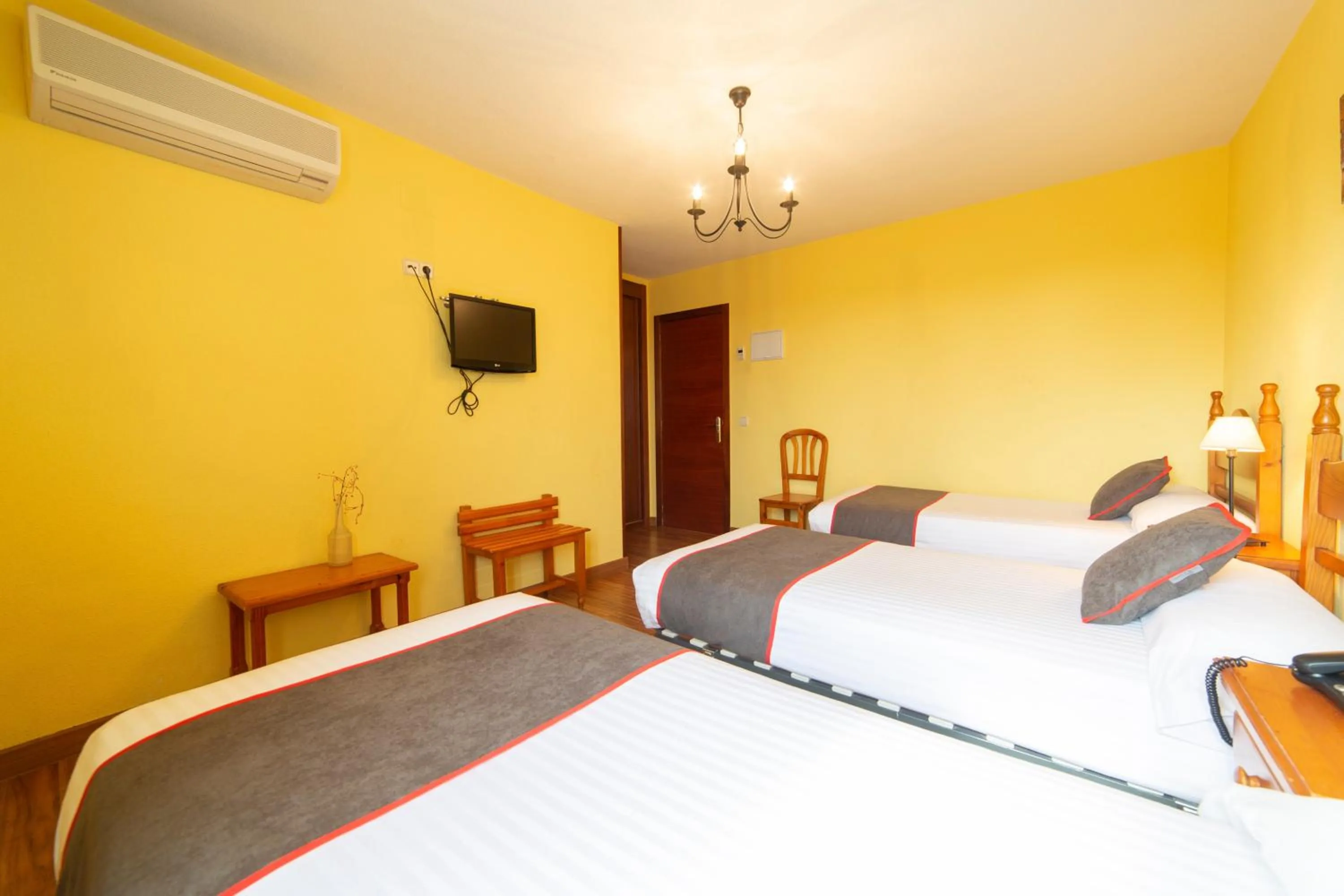 Photo of the whole room, Bed in Hotel Mavi