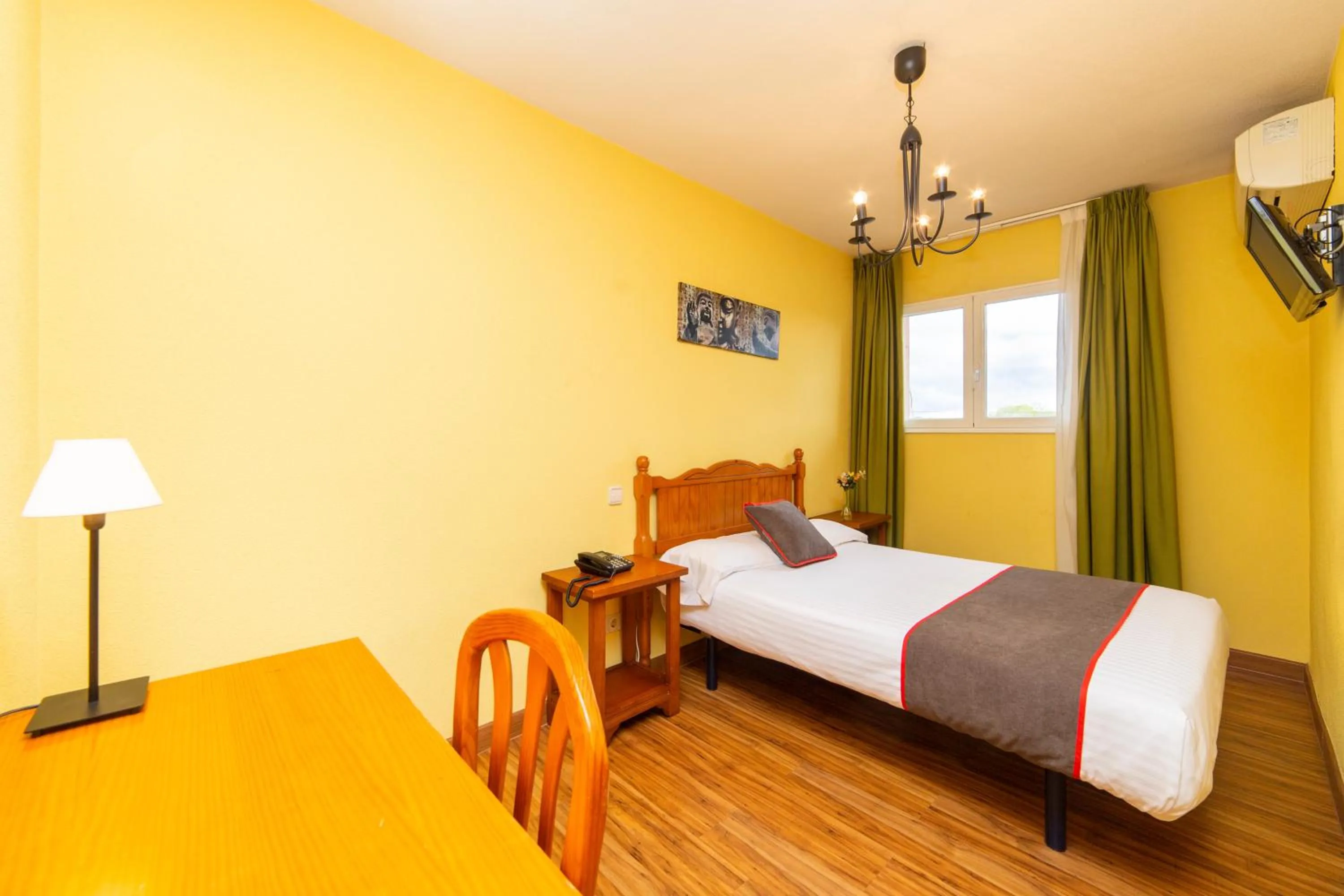 Photo of the whole room, Bed in Hotel Mavi