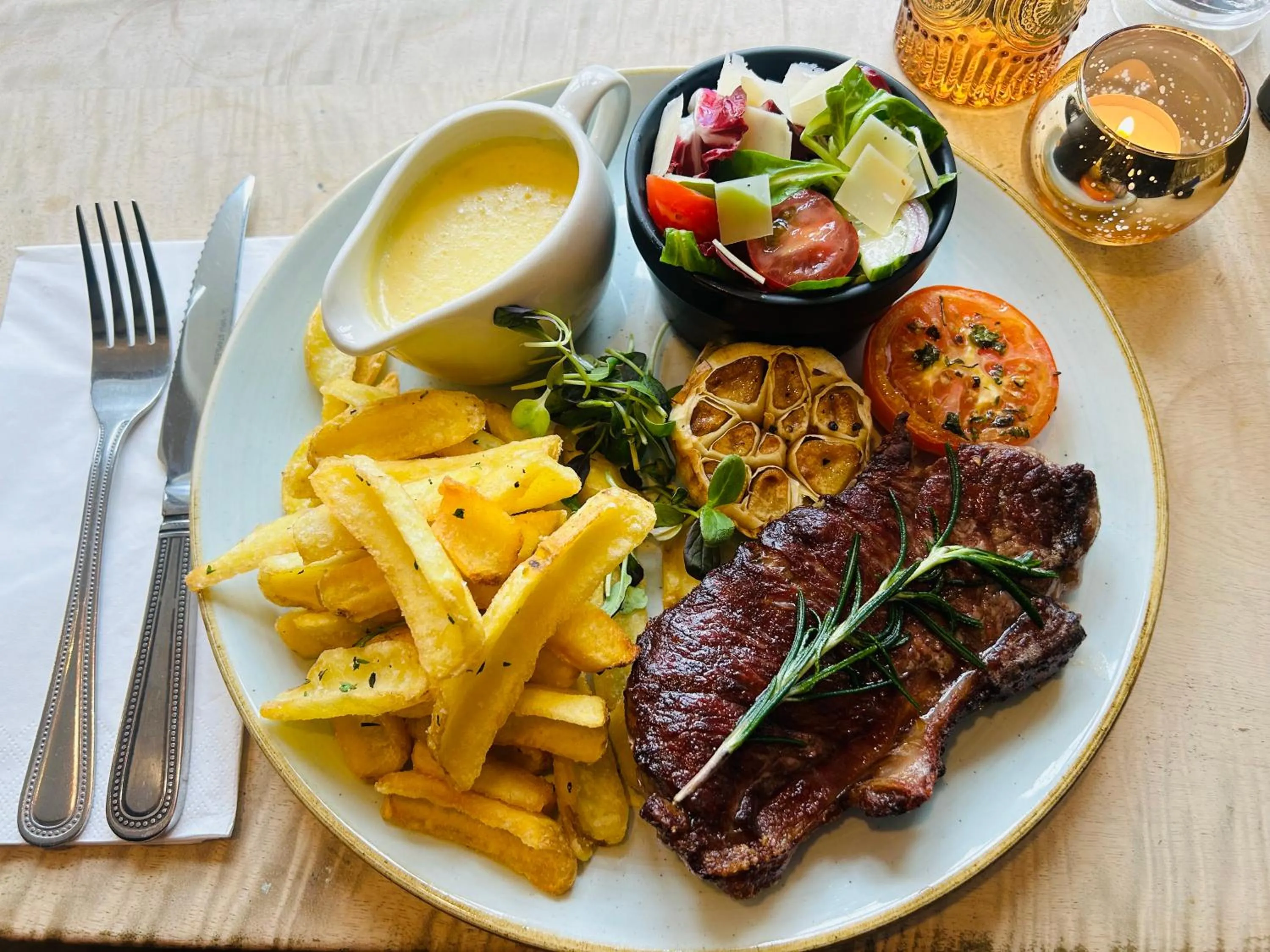 Restaurant/places to eat in The Kings Arms Hotel