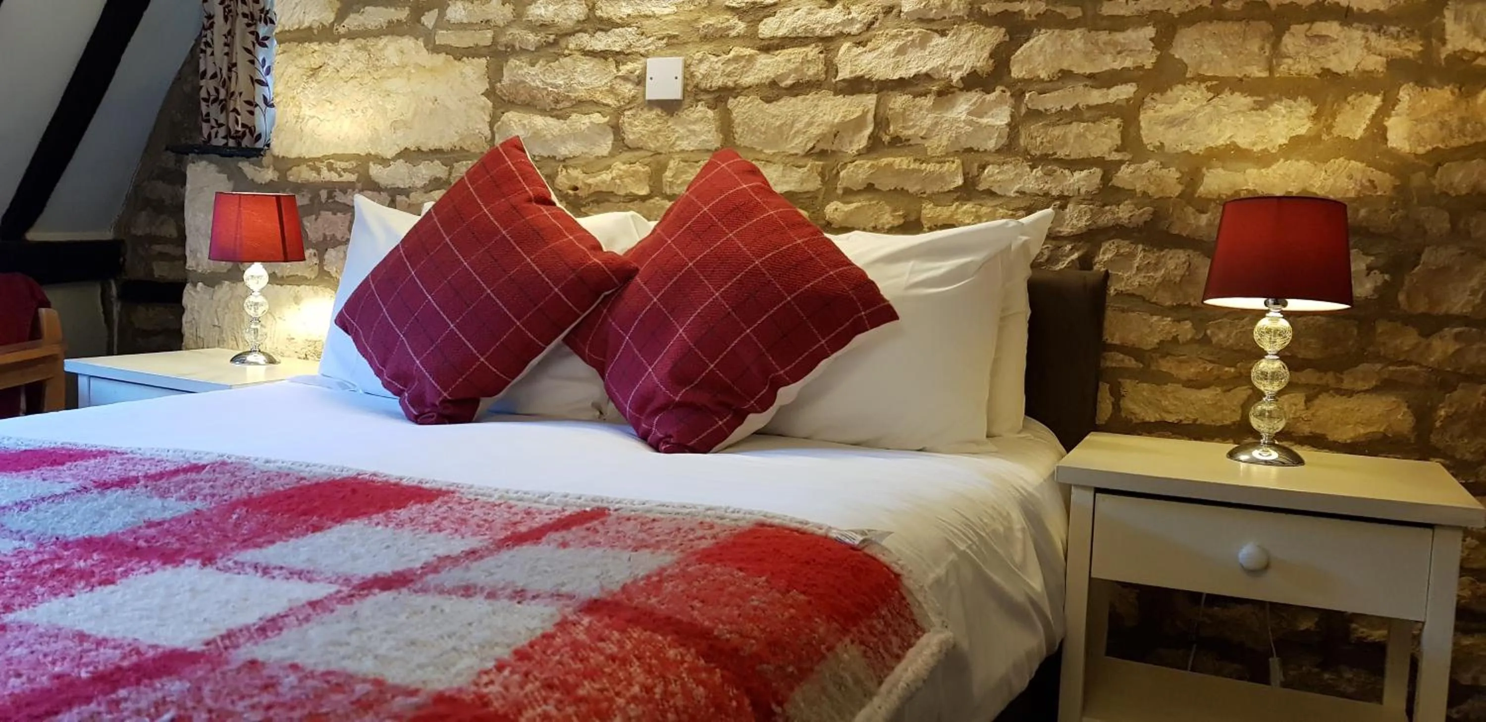 Bed in The Kings Arms Hotel