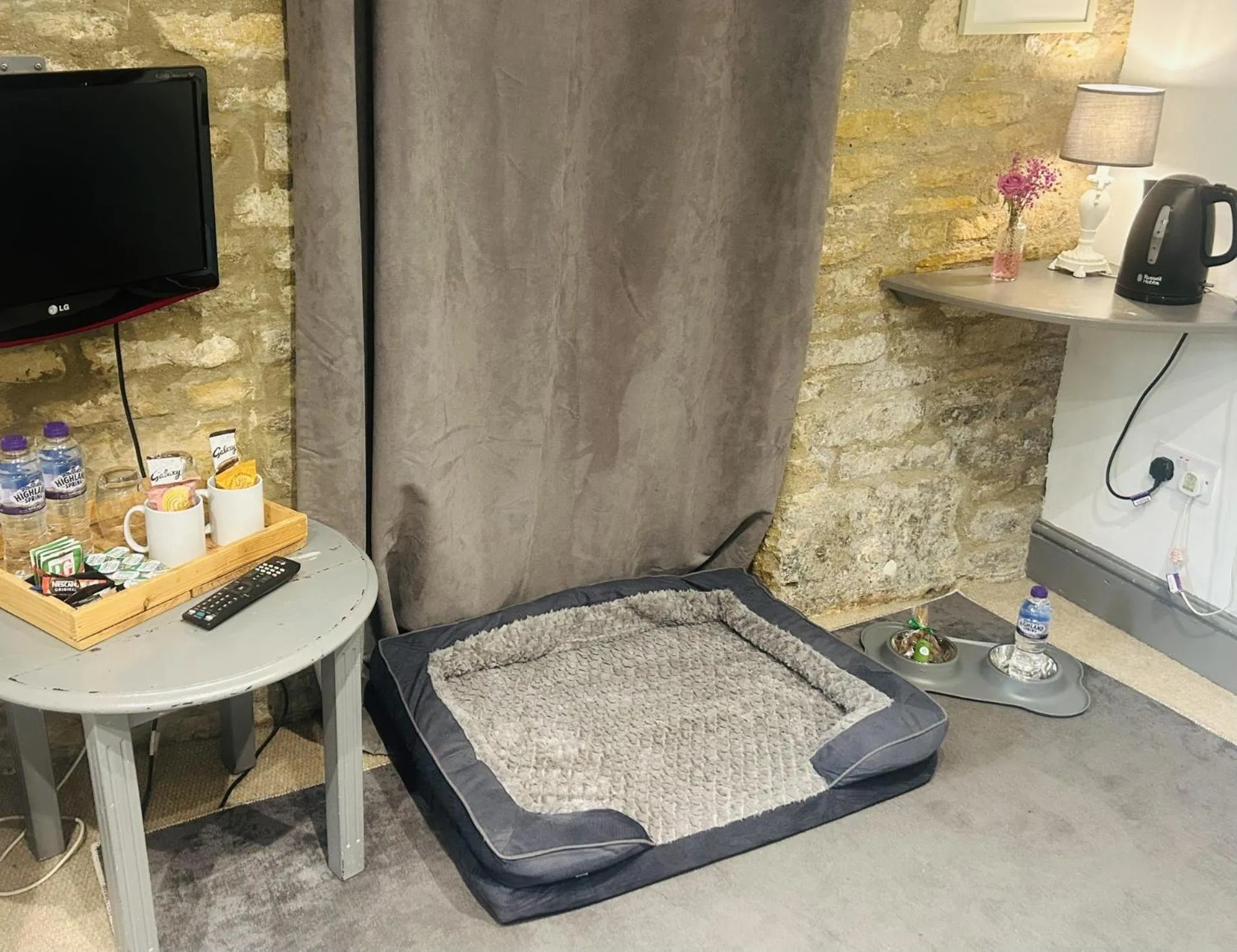 Coffee/tea facilities in The Kings Arms Hotel