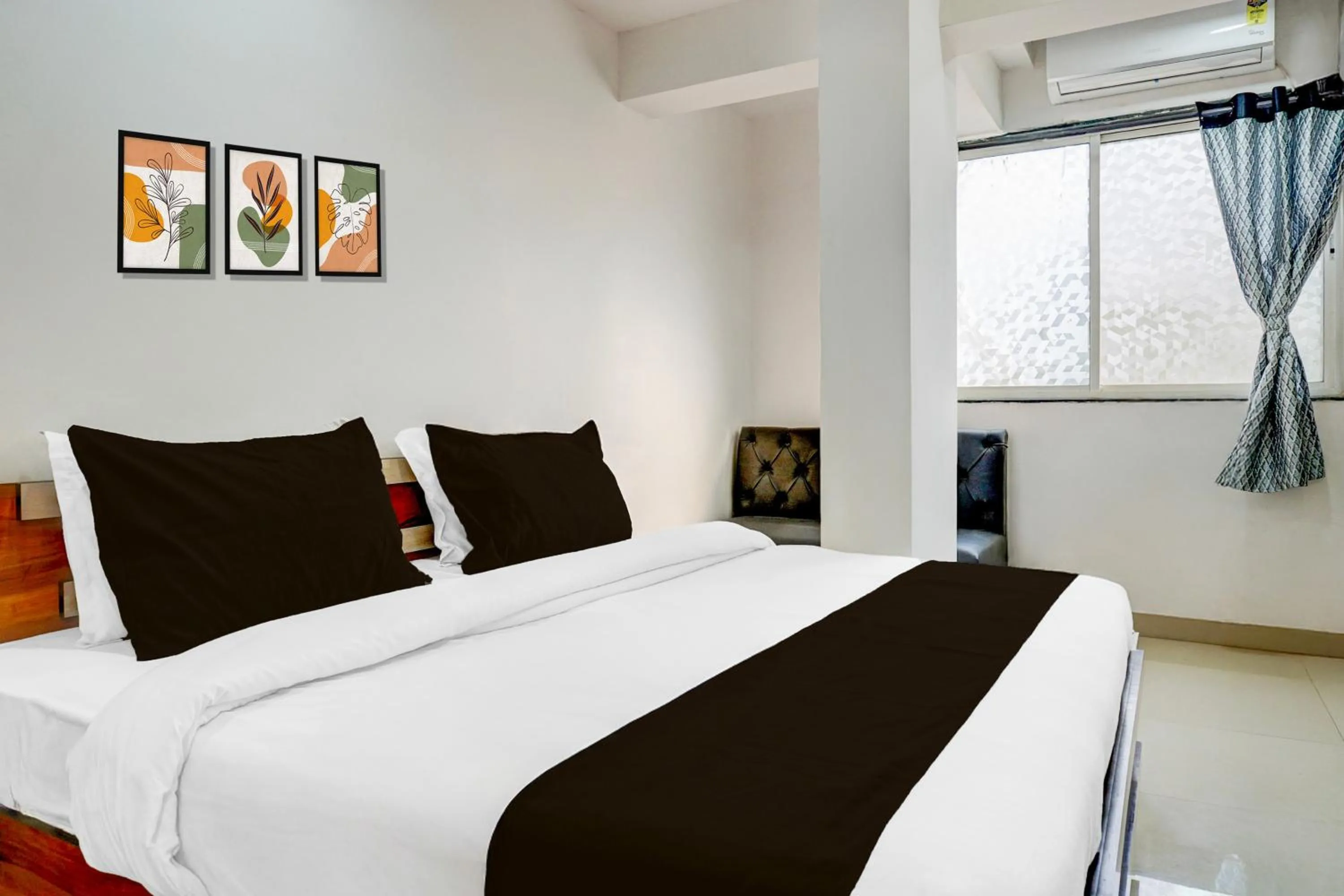 FabHotel Keshava Executive - Nr Mahadji Shinde Chhatri