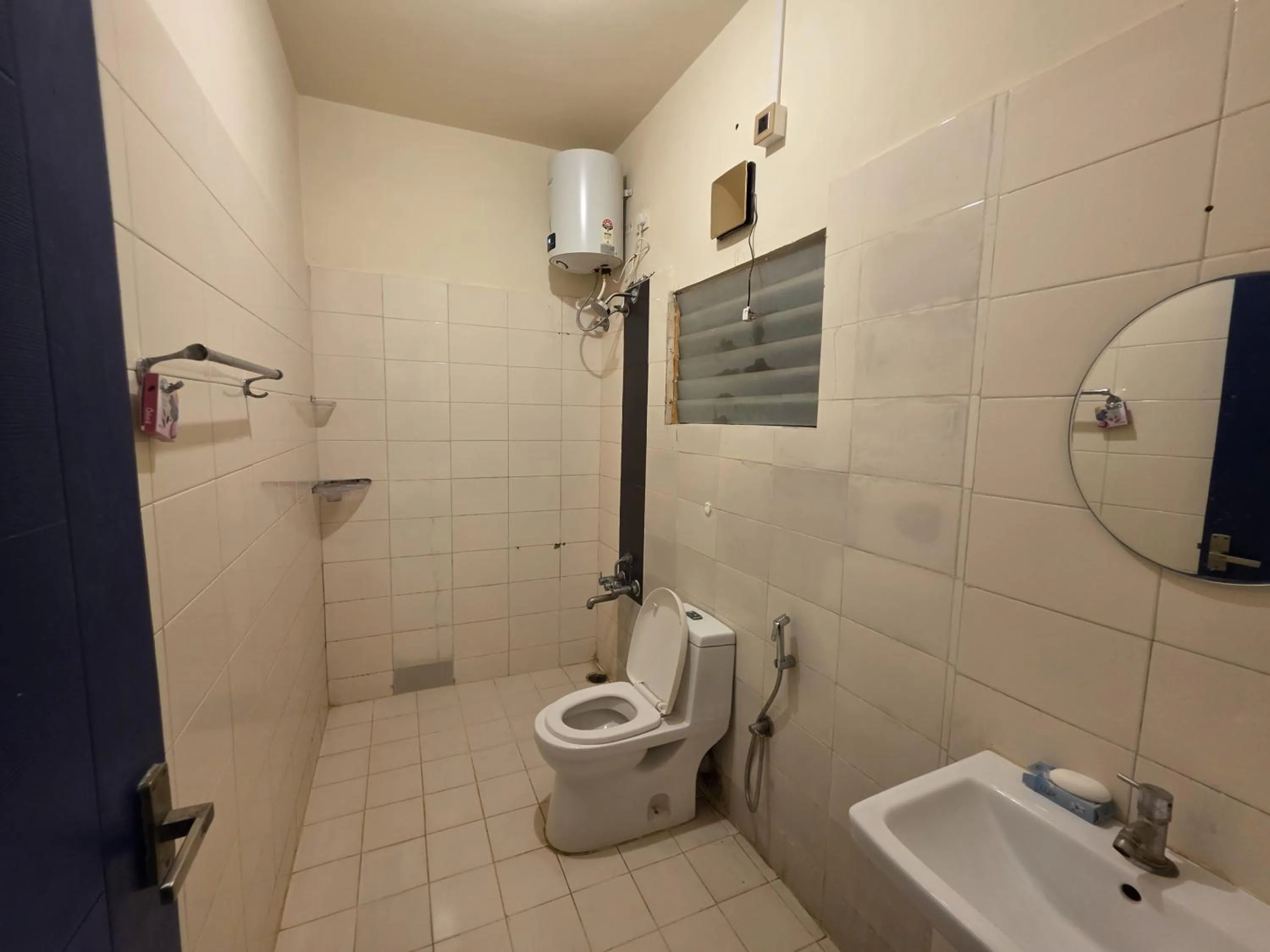 Shower in HosteLife Brookfield By De Royale Hotels