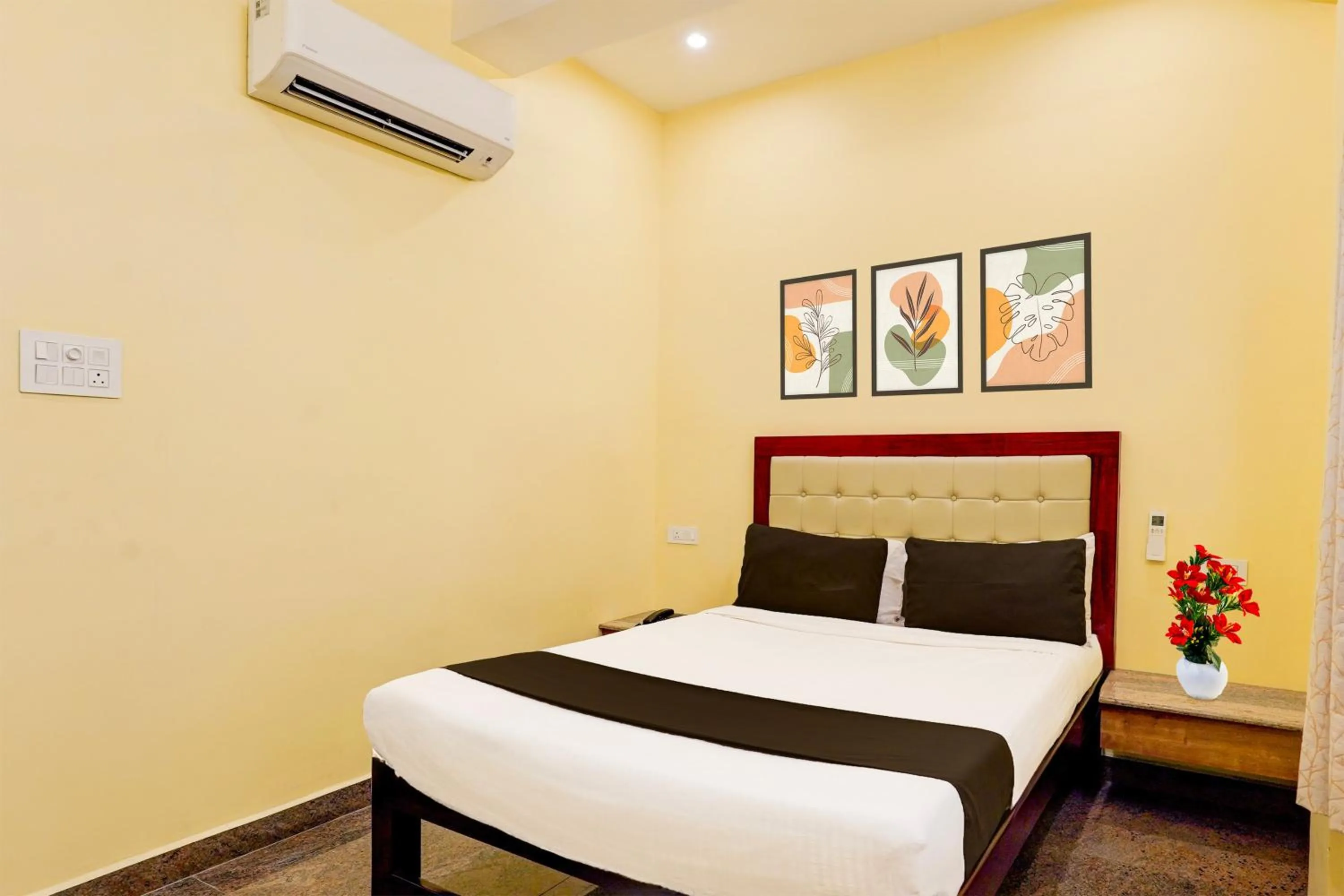 Bedroom, Bed in Super Townhouse White Town Rock Beach Formerly Prakasam Residency