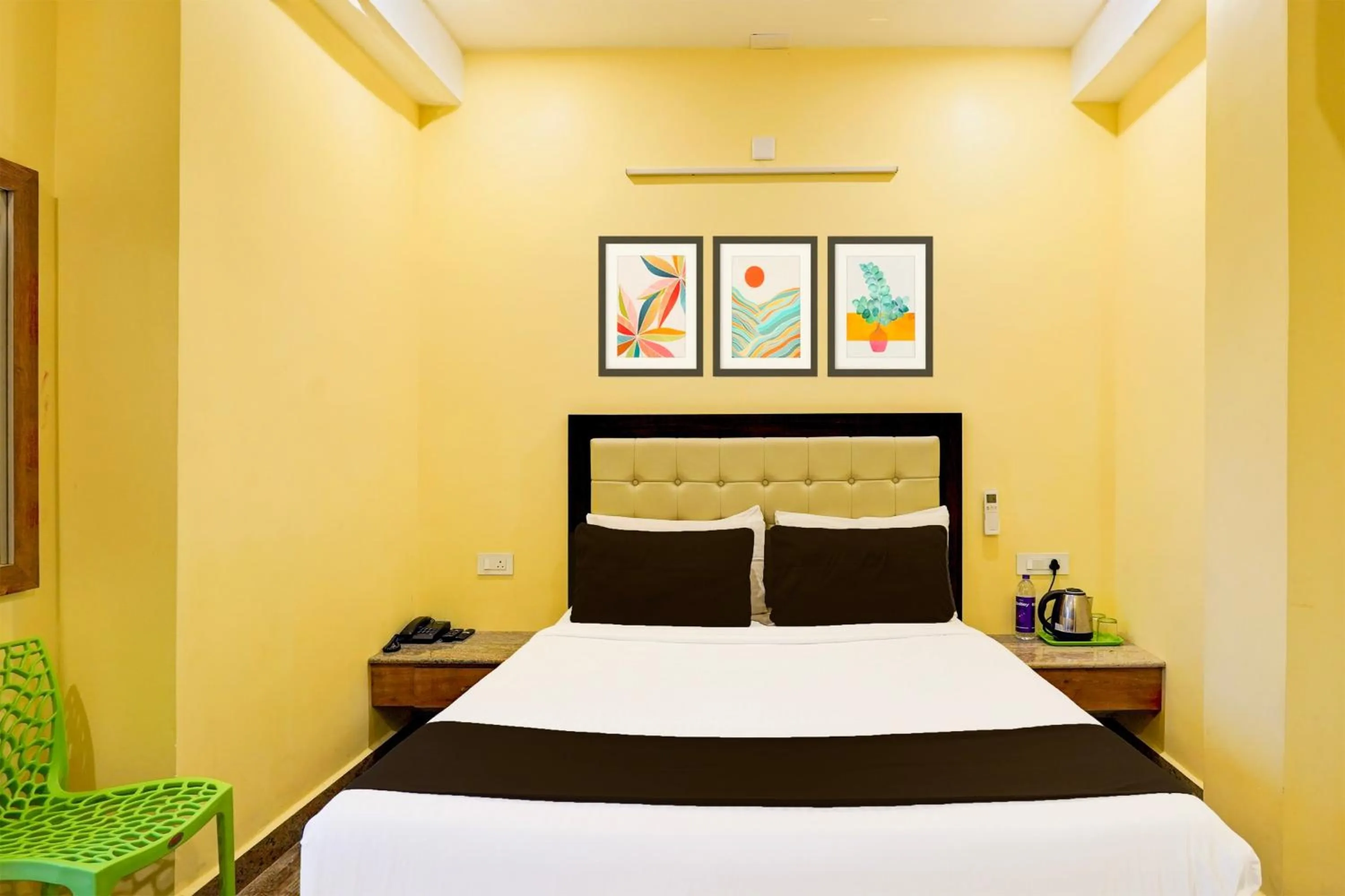 Bedroom, Bed in Super Townhouse White Town Rock Beach Formerly Prakasam Residency