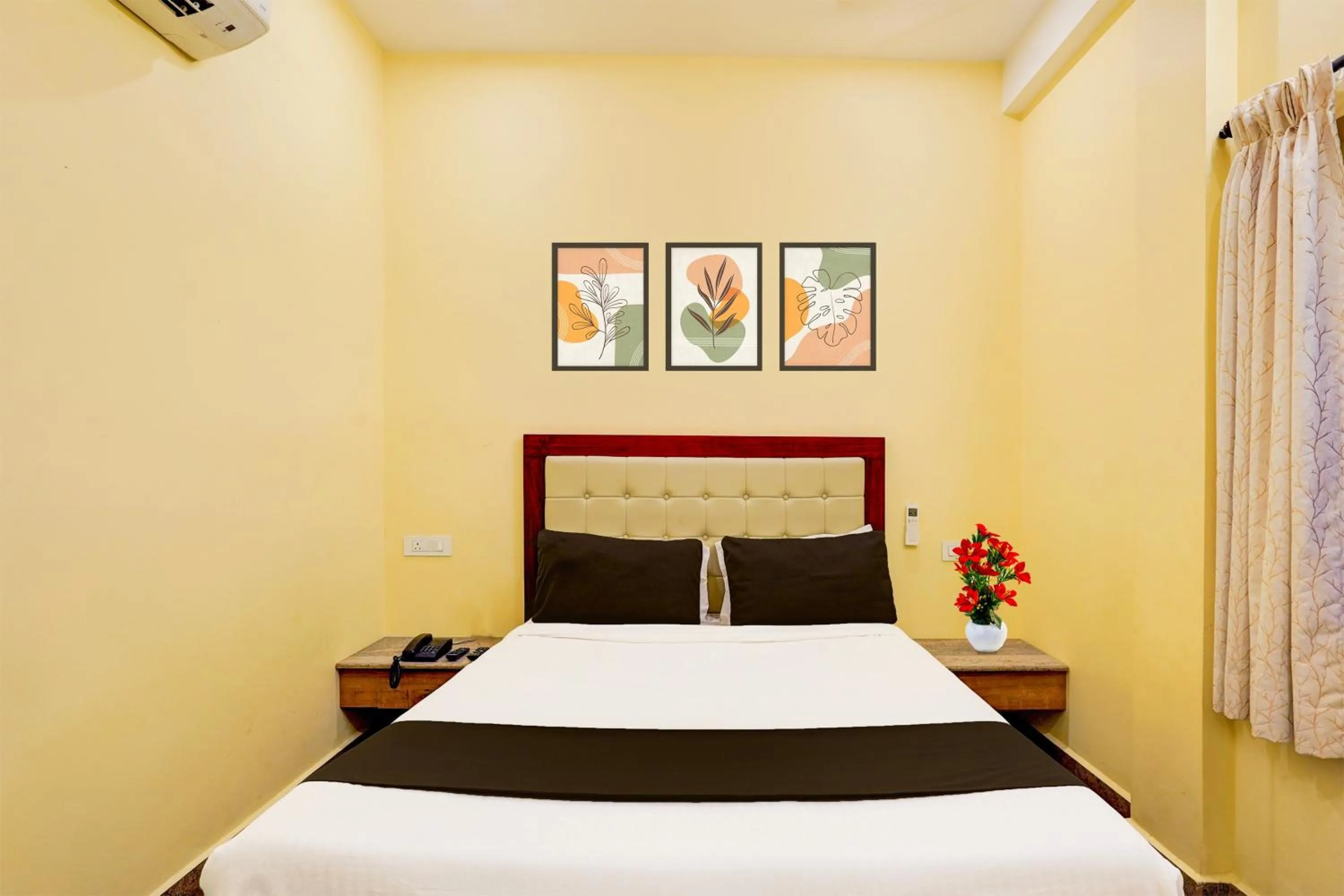 Bedroom, Bed in Super Townhouse White Town Rock Beach Formerly Prakasam Residency