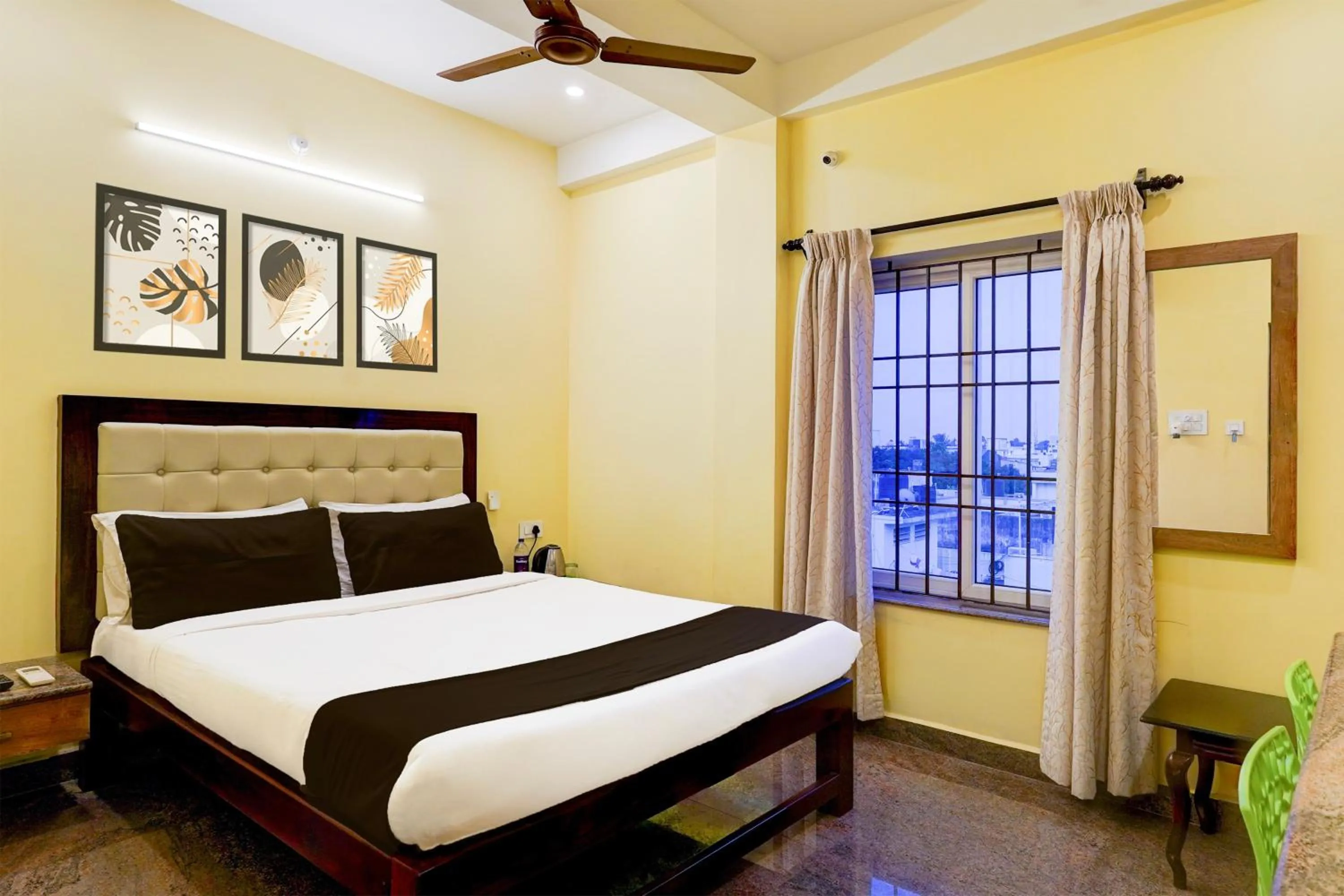 Bedroom, Bed in Super Townhouse White Town Rock Beach Formerly Prakasam Residency