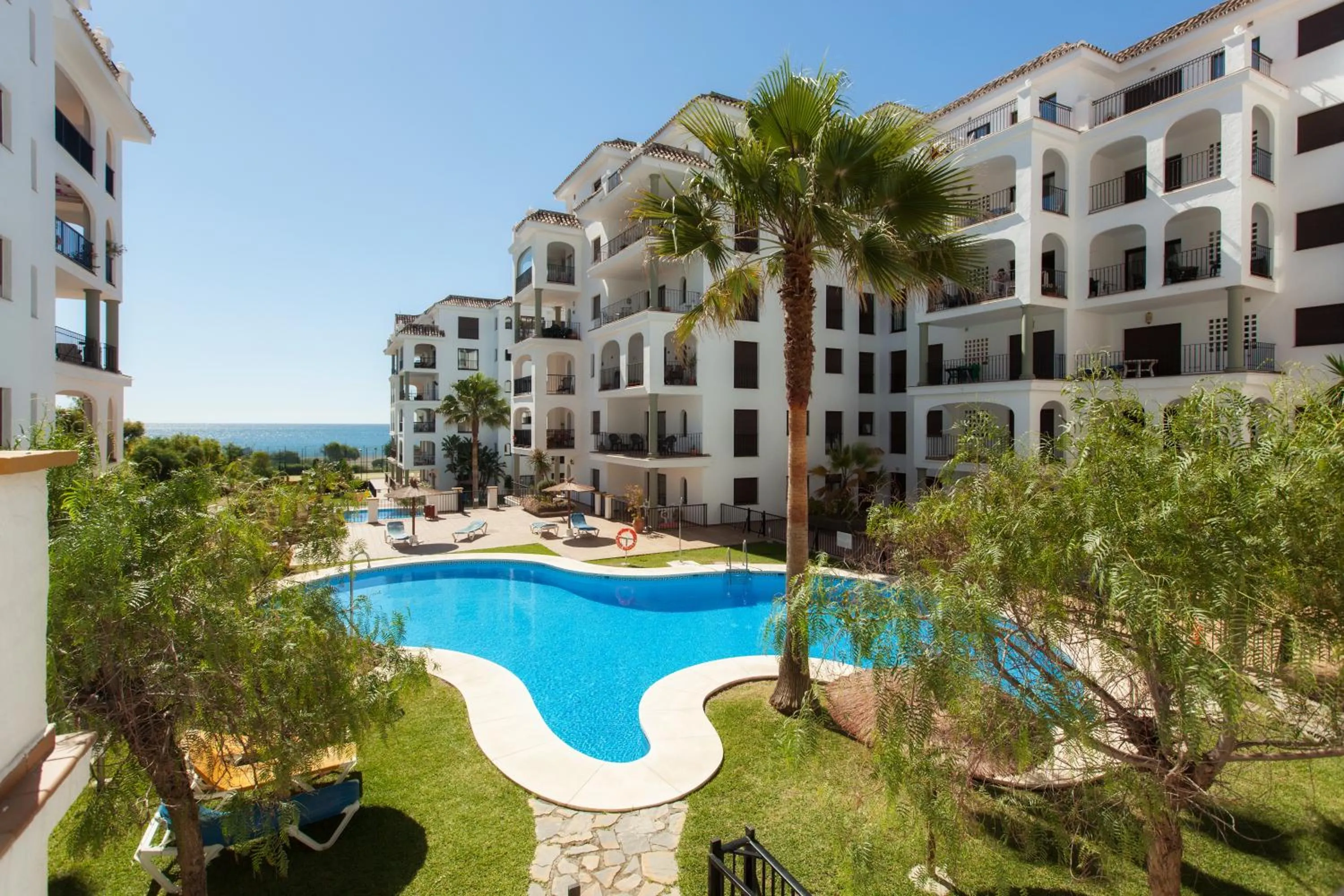 Property building in Beach Apartment Marina Duquesa