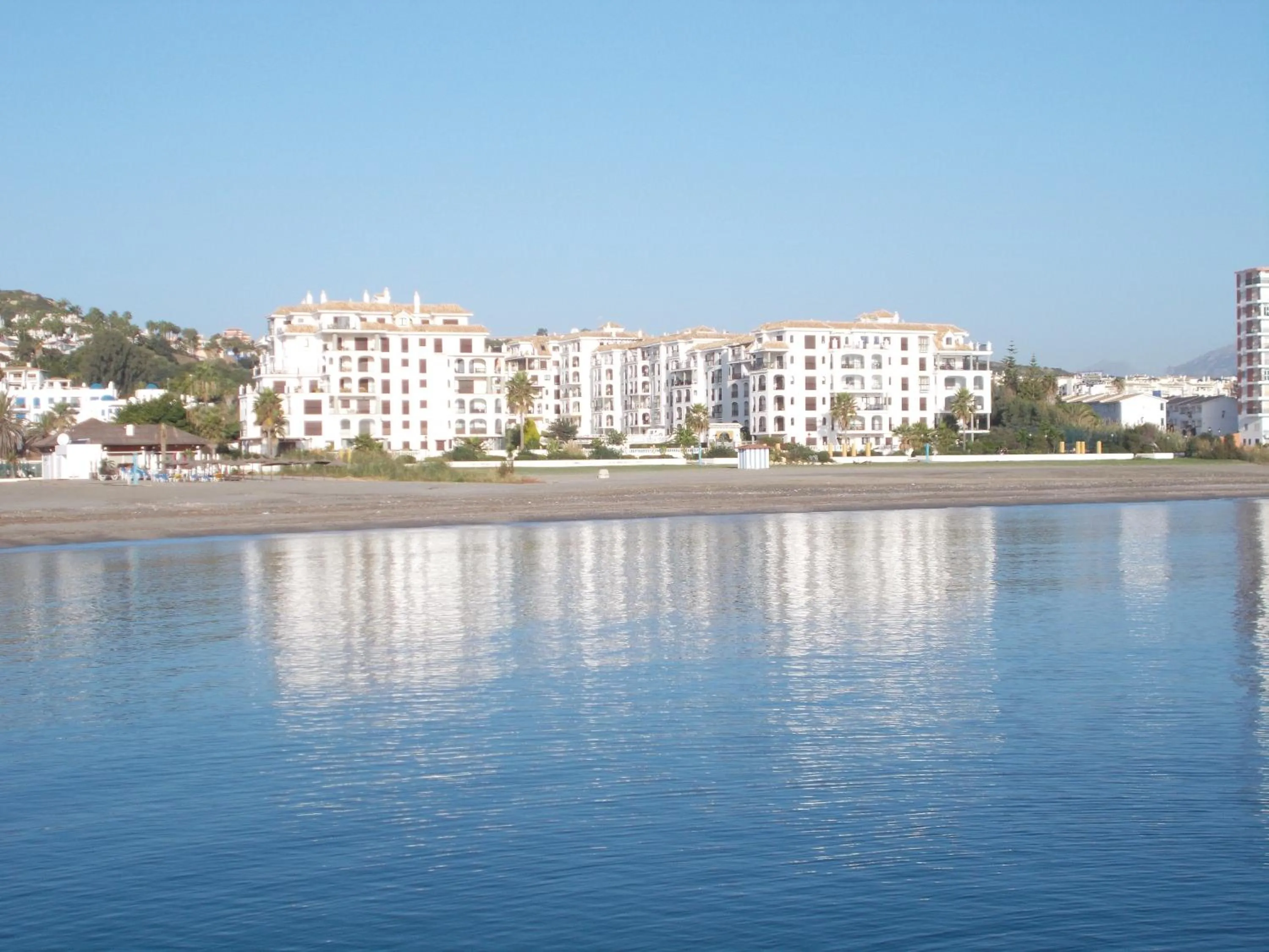 Facade/entrance in Beach Apartment Marina Duquesa