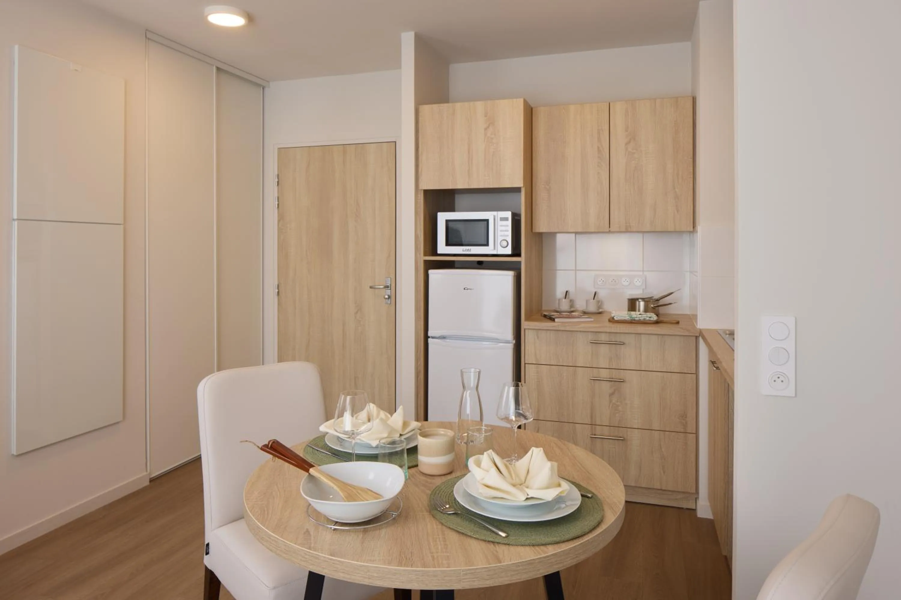 Kitchen or kitchenette in Zenitude Quality Aparthotel Plerin