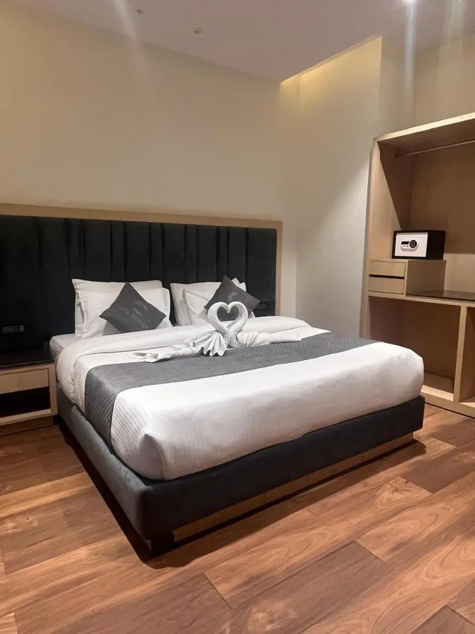 Deluxe Double Room with Balcony in Hotel Pavilion Deluxe Double Room with Balcony in Hotel Pavilion