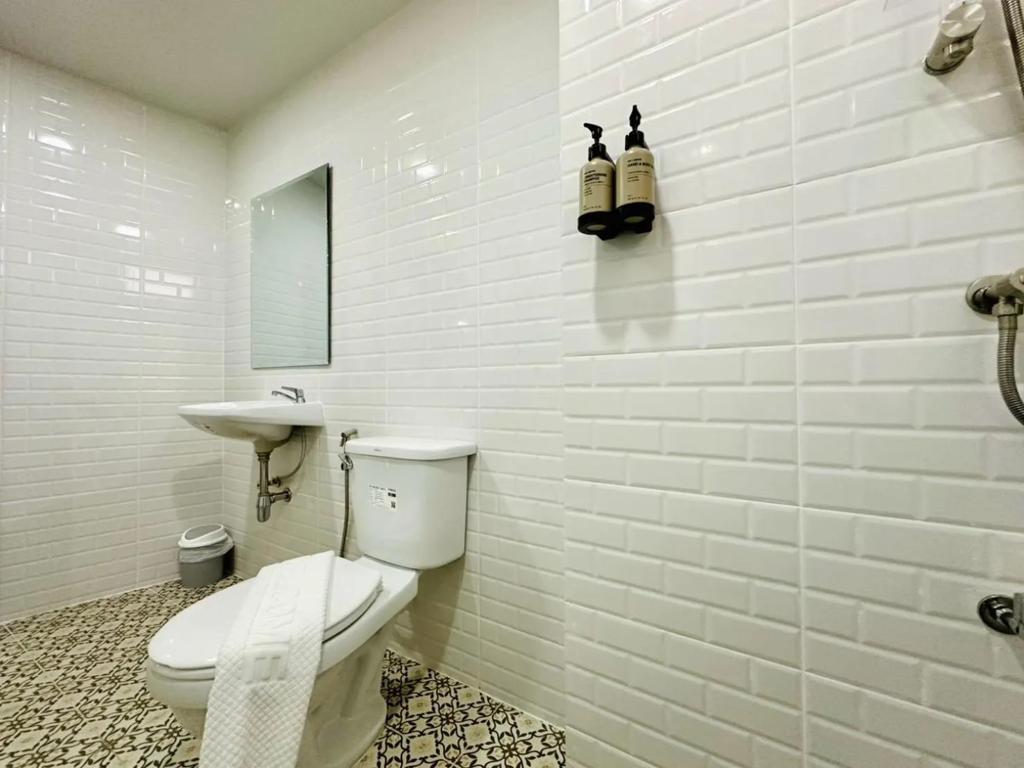 Toilet in The Cozy 77